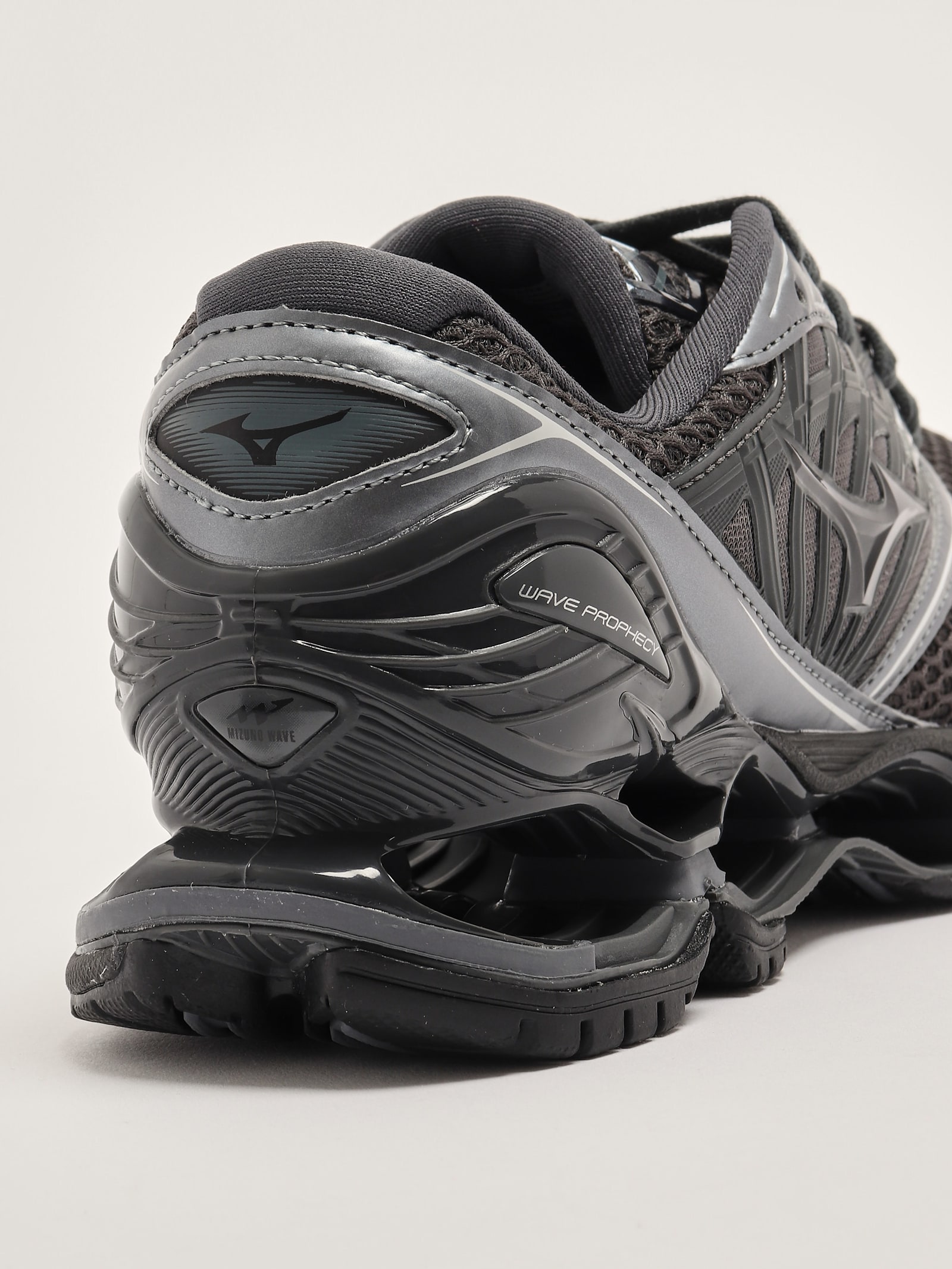 Mizuno Wave Prophecy Ls Sneaker In Nero-iron
