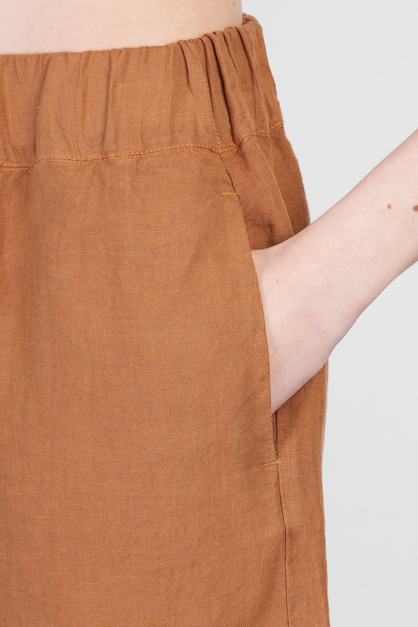 120% LINO SHORTS IN BROWN LINEN