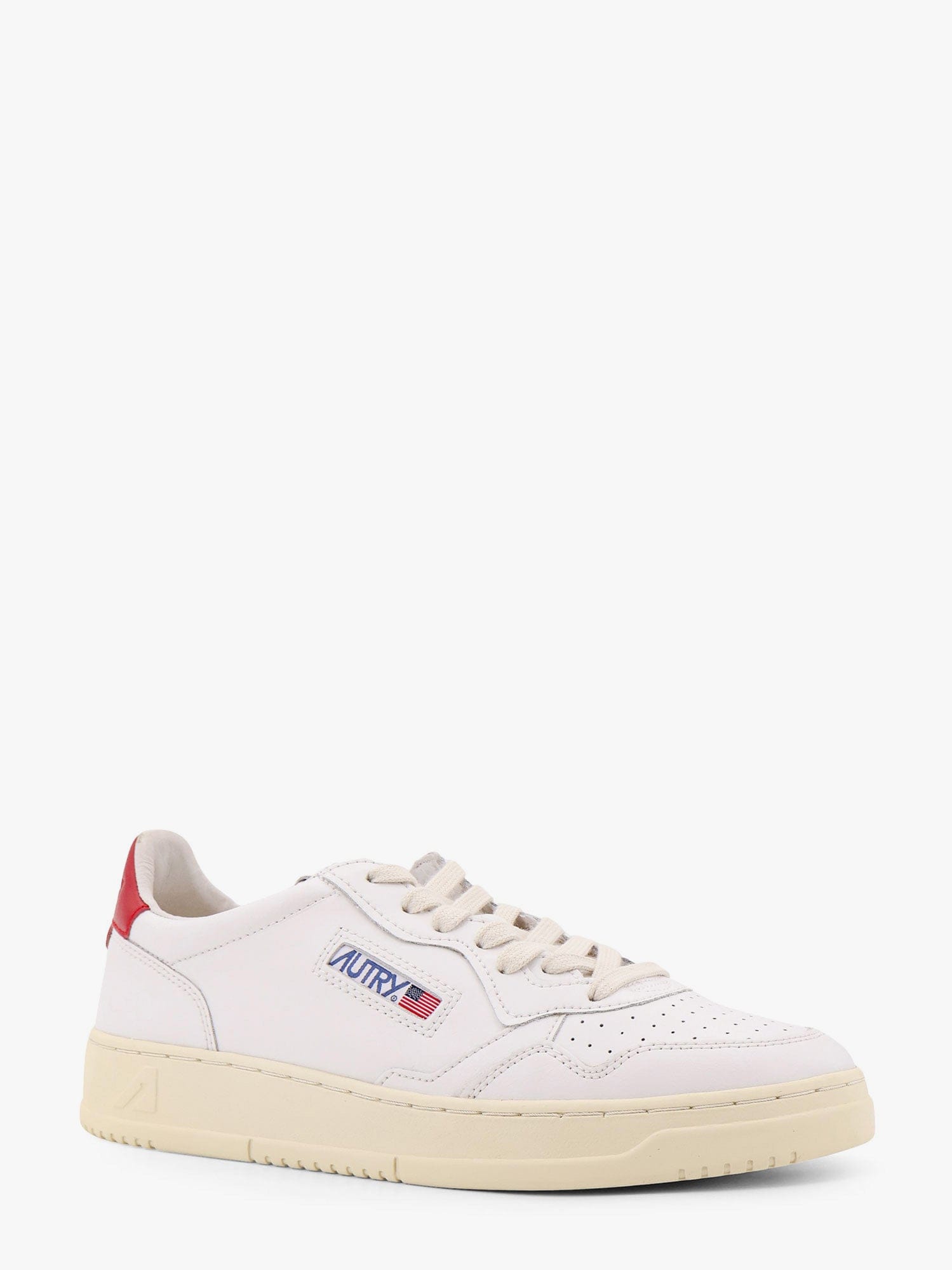AUTRY MEDALIST LEATHER SNEAKERS WITH ICONIC LOGO DETAIL