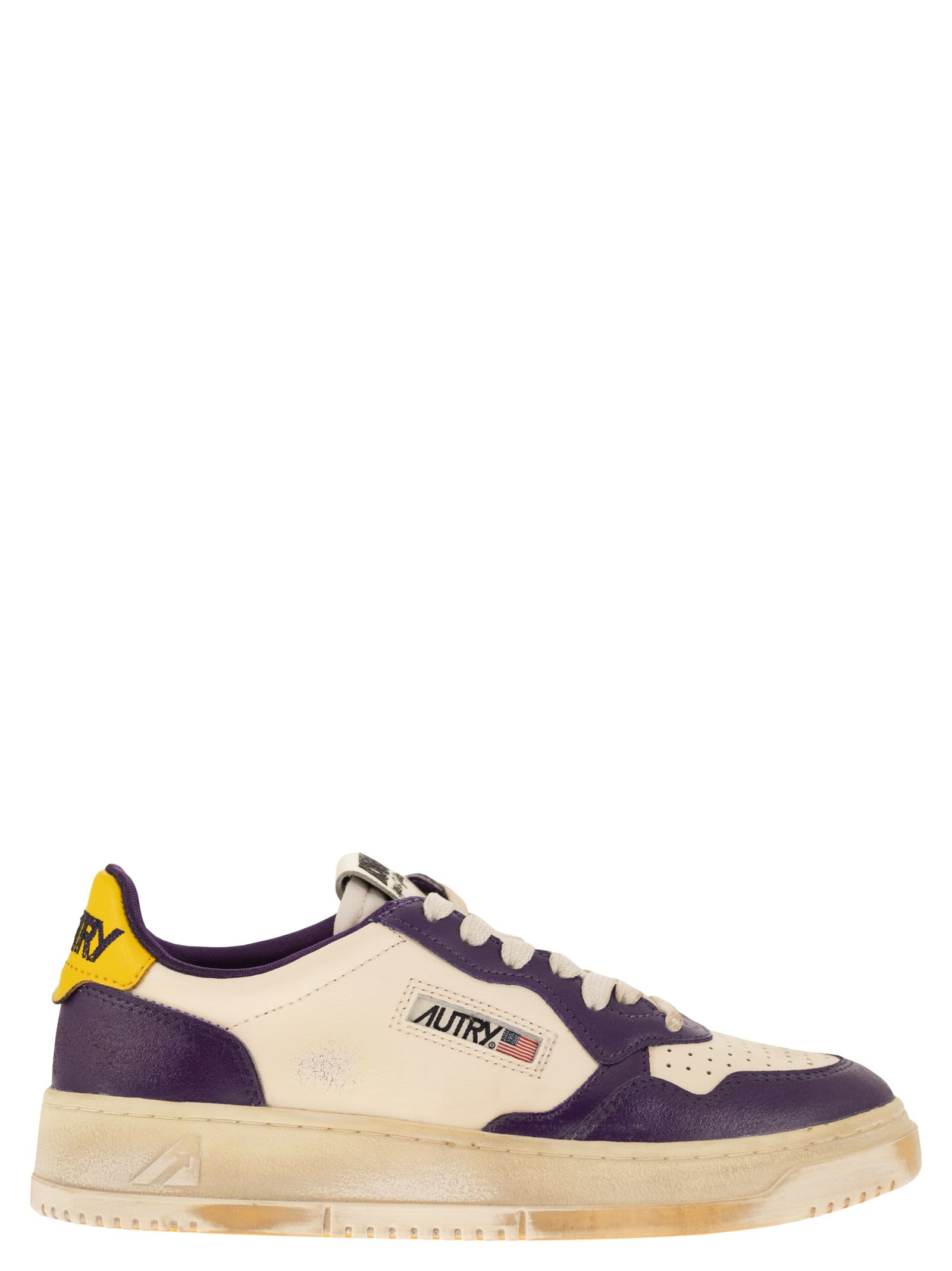 Shop Autry Medalist - Super Vintage Trainers In White/purple