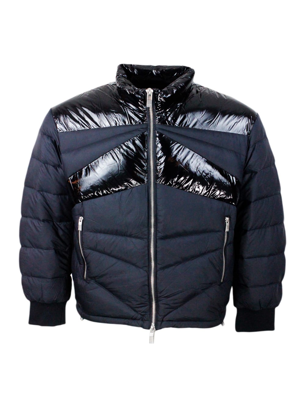 Real Goose Down Jacket With Drawstring At The Bottom And Logo On The Back Neck Embellished With A Matching Lacquered Motif On The Front And Back.