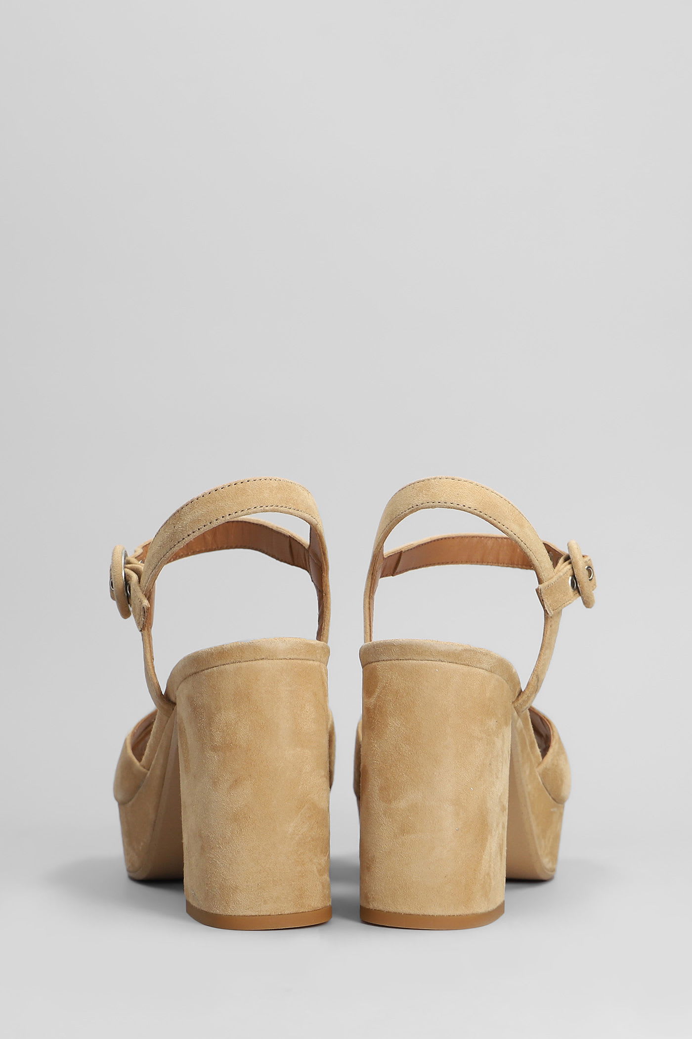 Julie Dee Sandals In Beige Suede