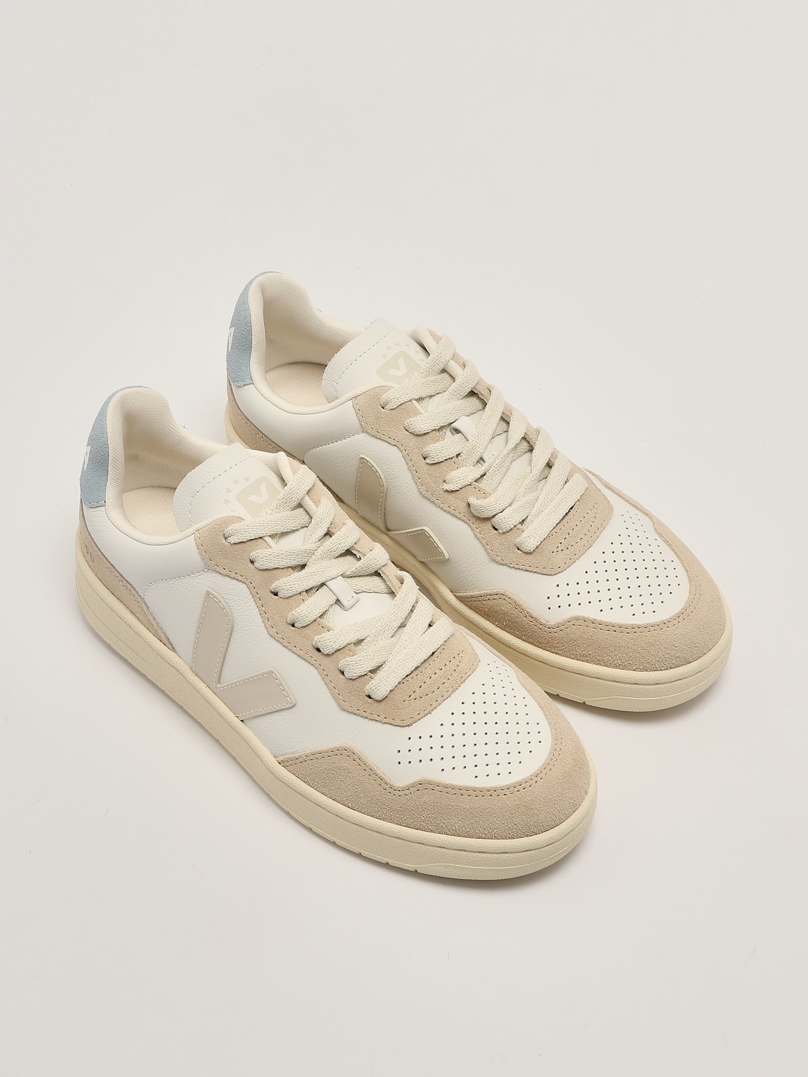 VEJA LEATHER SNEAKER 