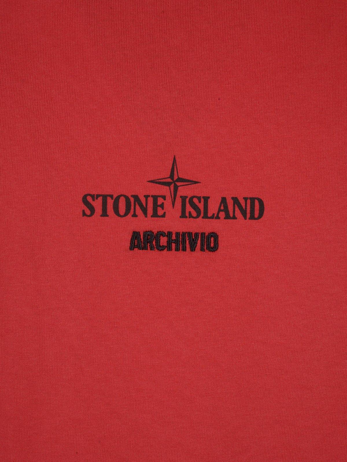 Shop Stone Island Logo Detailed Crewneck T-shirt In Red