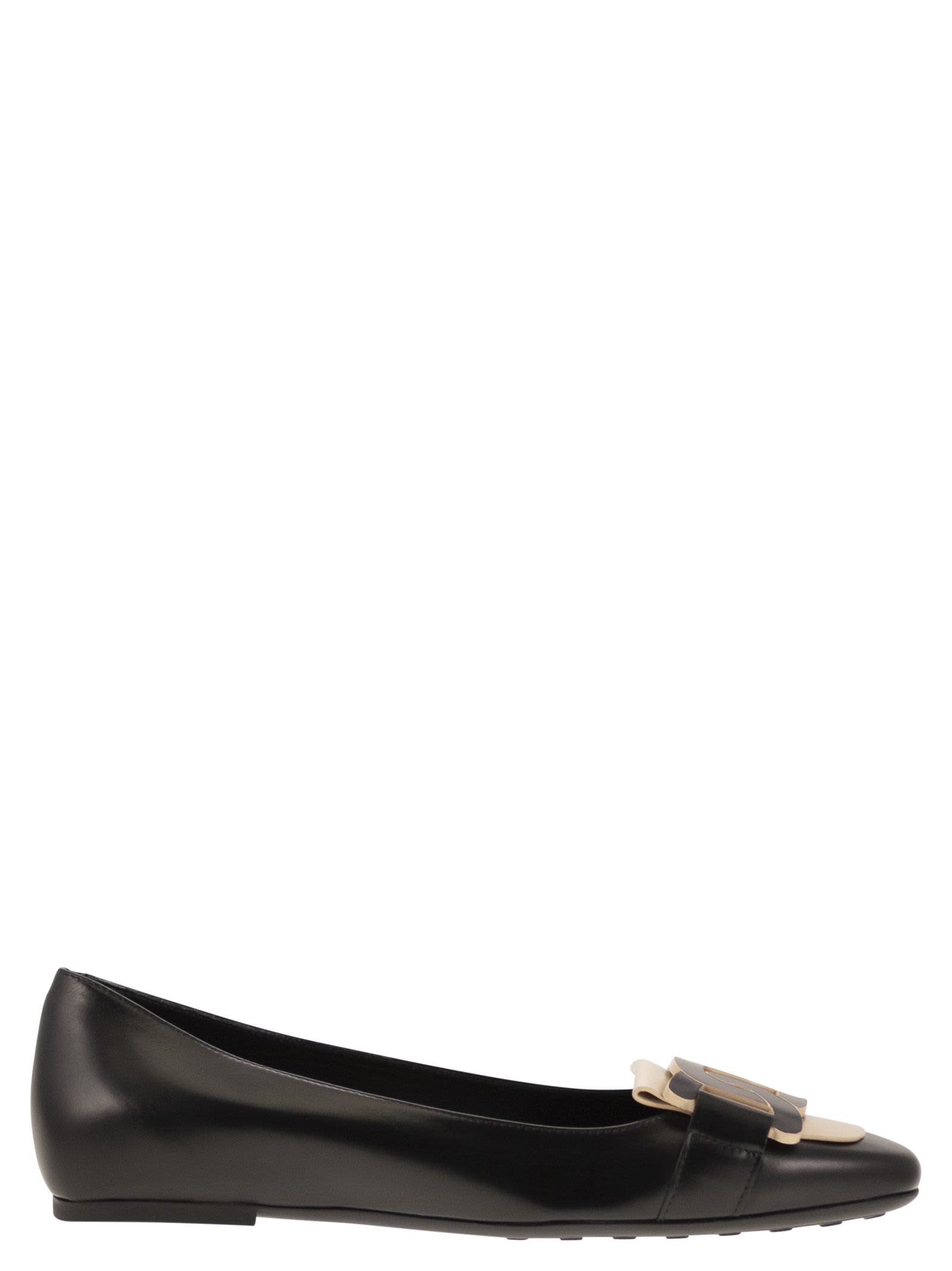 Shop Tod's Leather Ballerina With Chain In Black