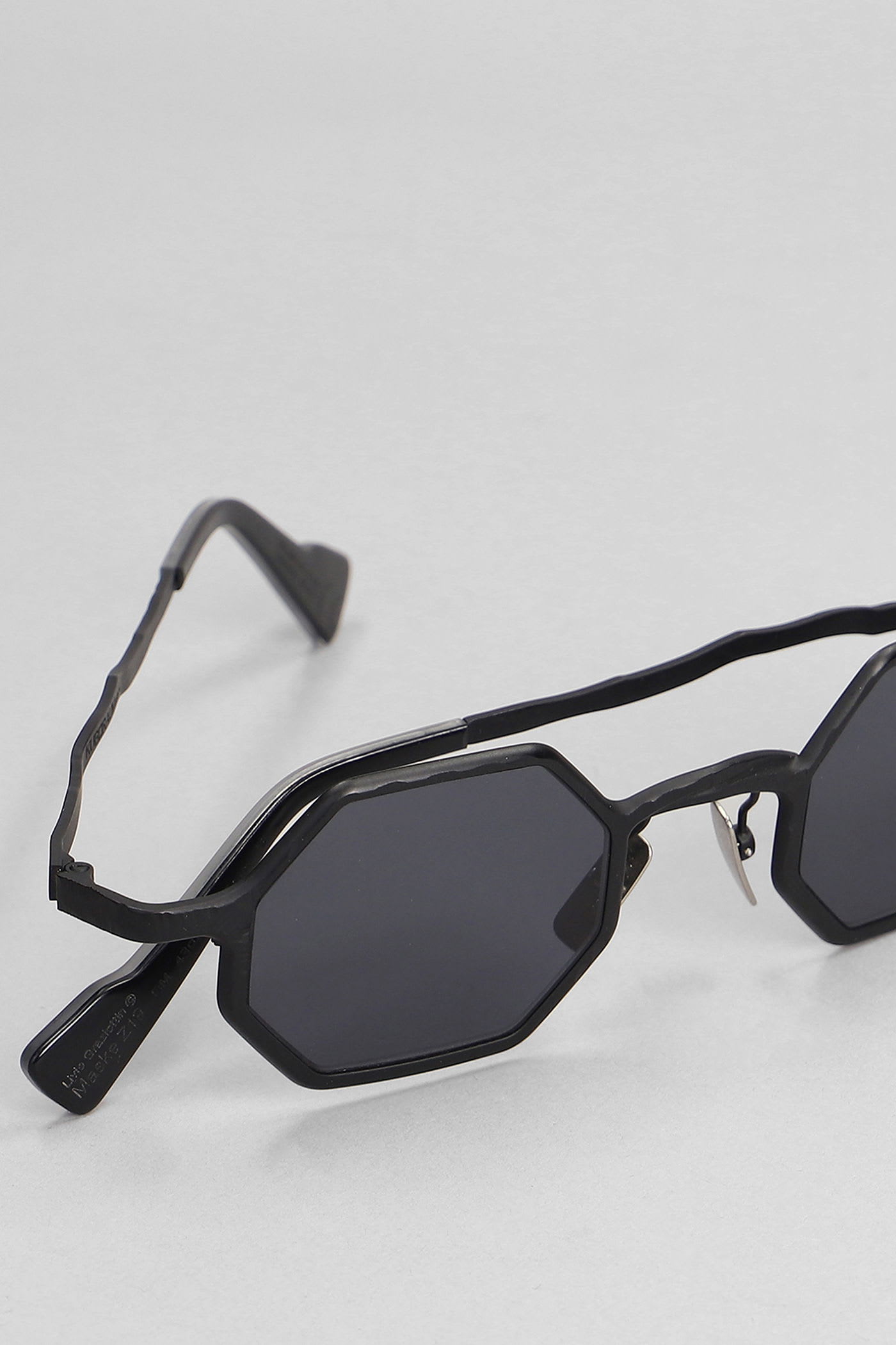 Kuboraum Z19 Sunglasses In Black Metal Alloy In Black