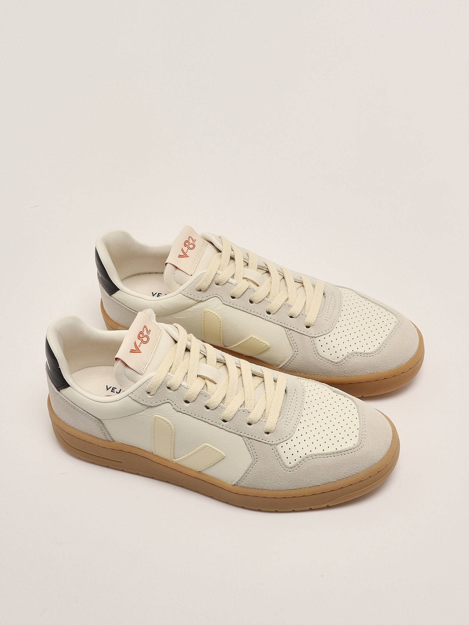 Veja V-82 In Pelle O.t. Sneaker In White