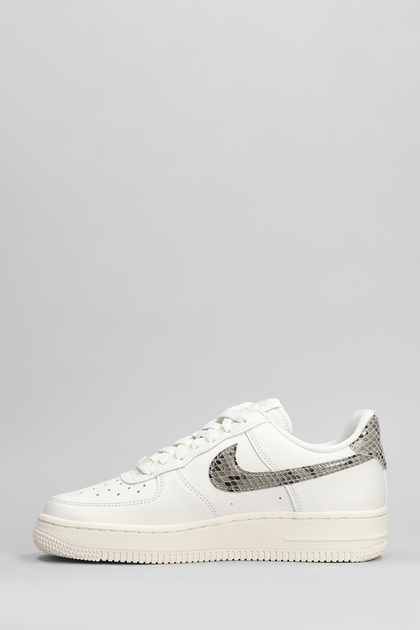 Nike Air Force 1 07 Sneakers In White Leather In White