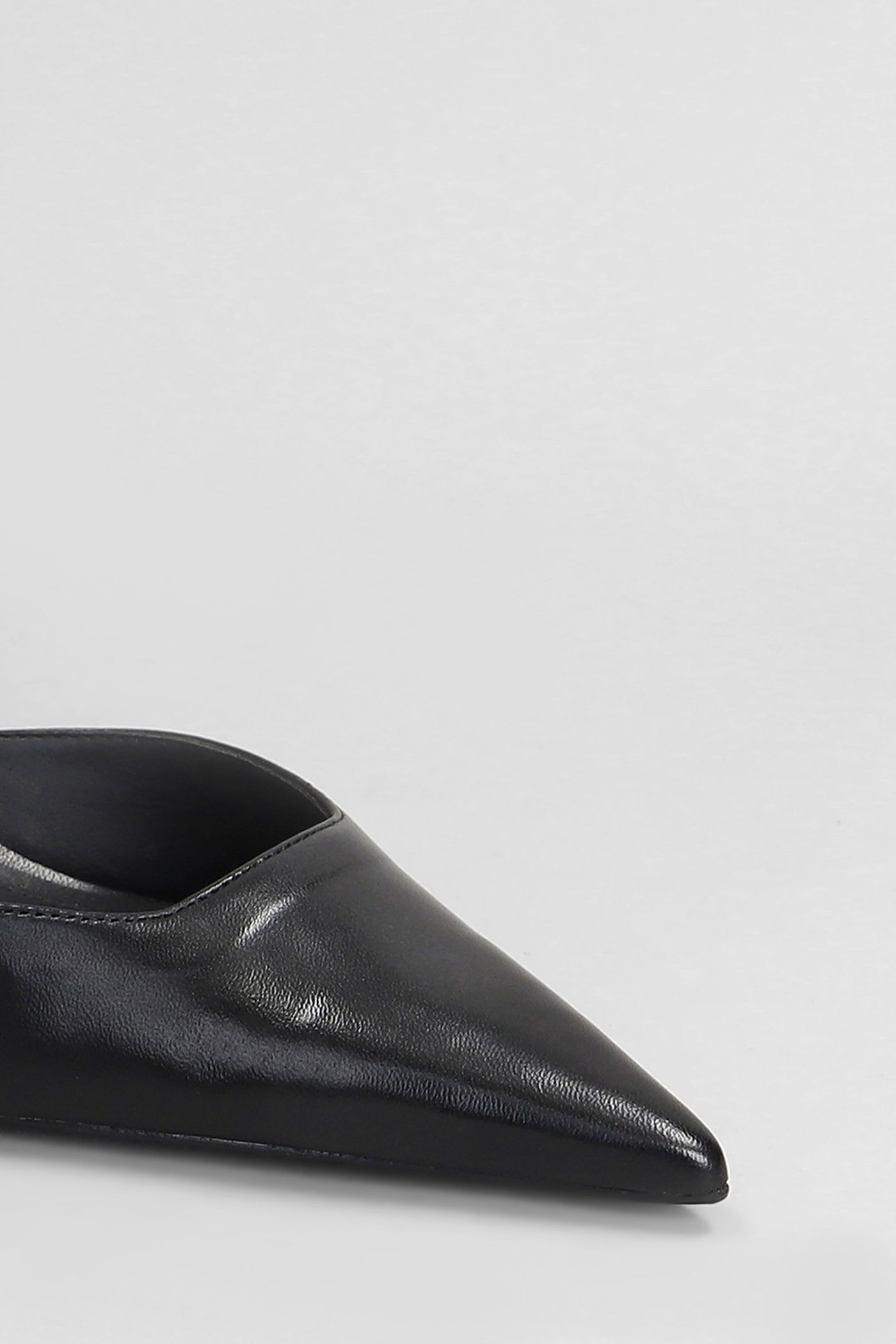 SCHUTZ PAOLA MID PUMPS IN BLACK LEATHER