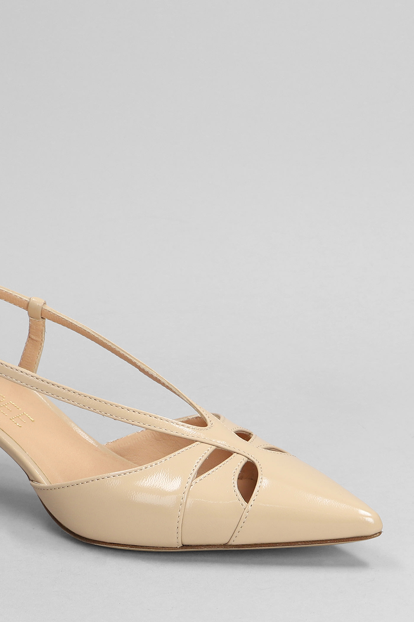 Julie Dee Pumps In Powder Leather In Powder