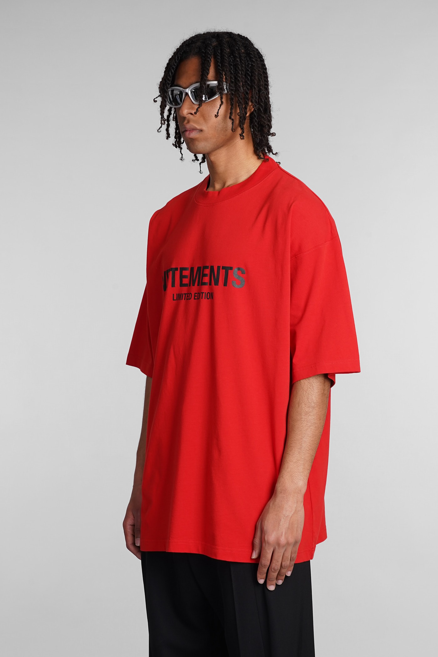 Shop Vetements T-shirt In Red Cotton