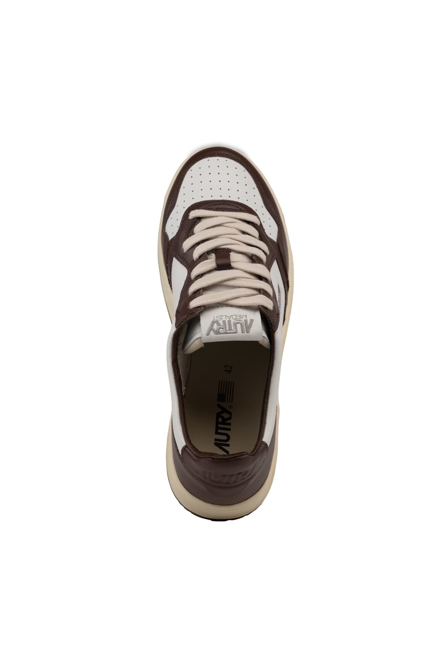 Shop Autry Medalist Low Sneakers In Two-tone White/chestnut Leather In Leat/leat Wht/chestnut