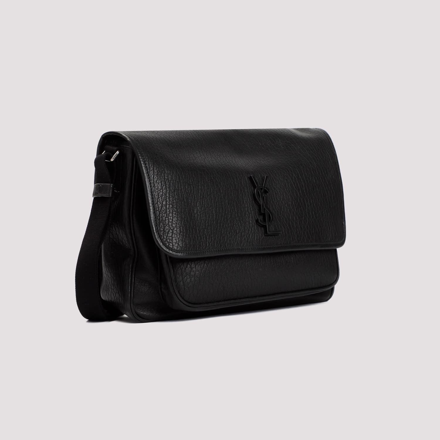 Saint Laurent Niki Logo Plaque Messenger Bag In Nero