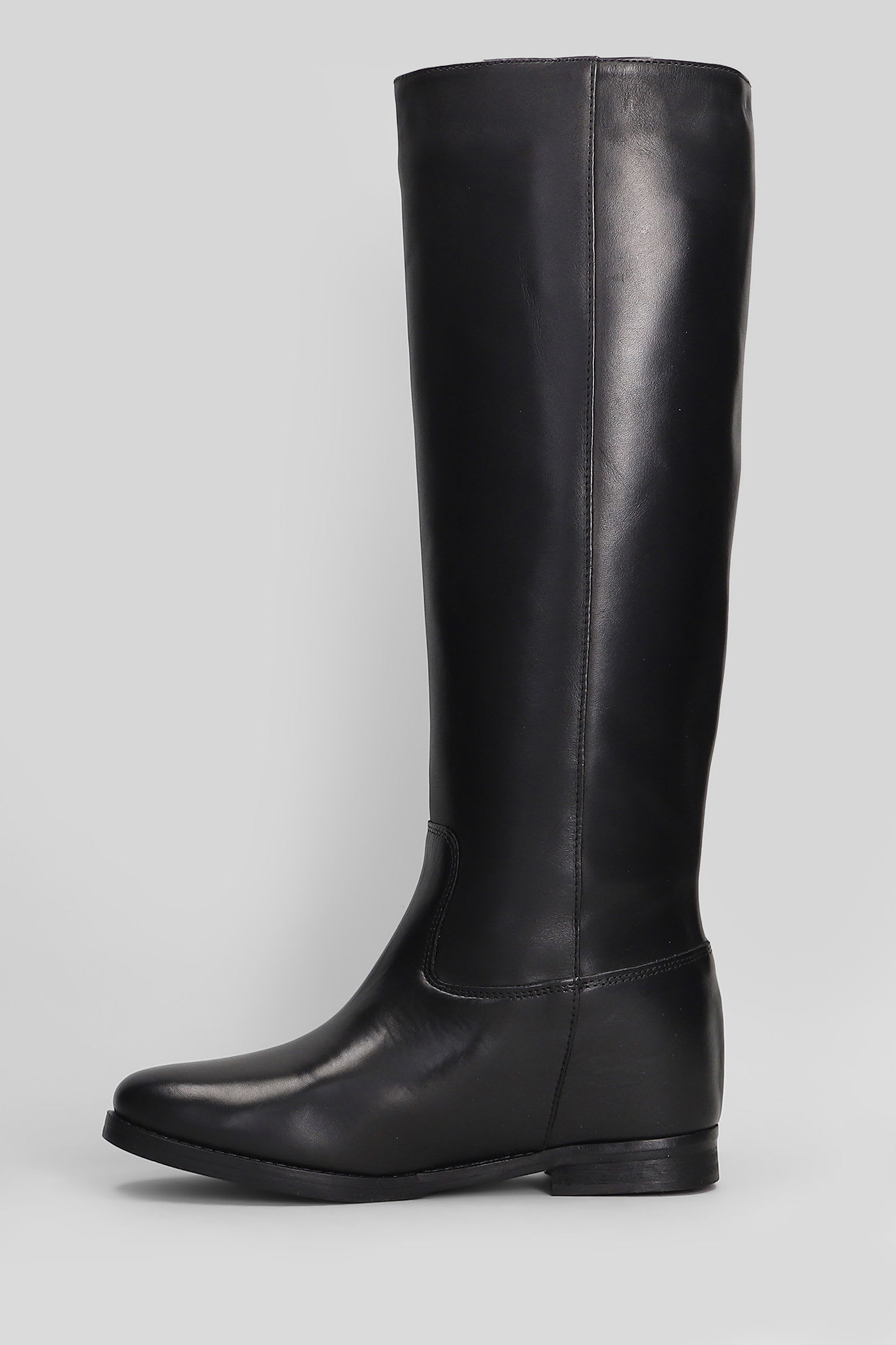 Julie Dee In Black Leather In Black