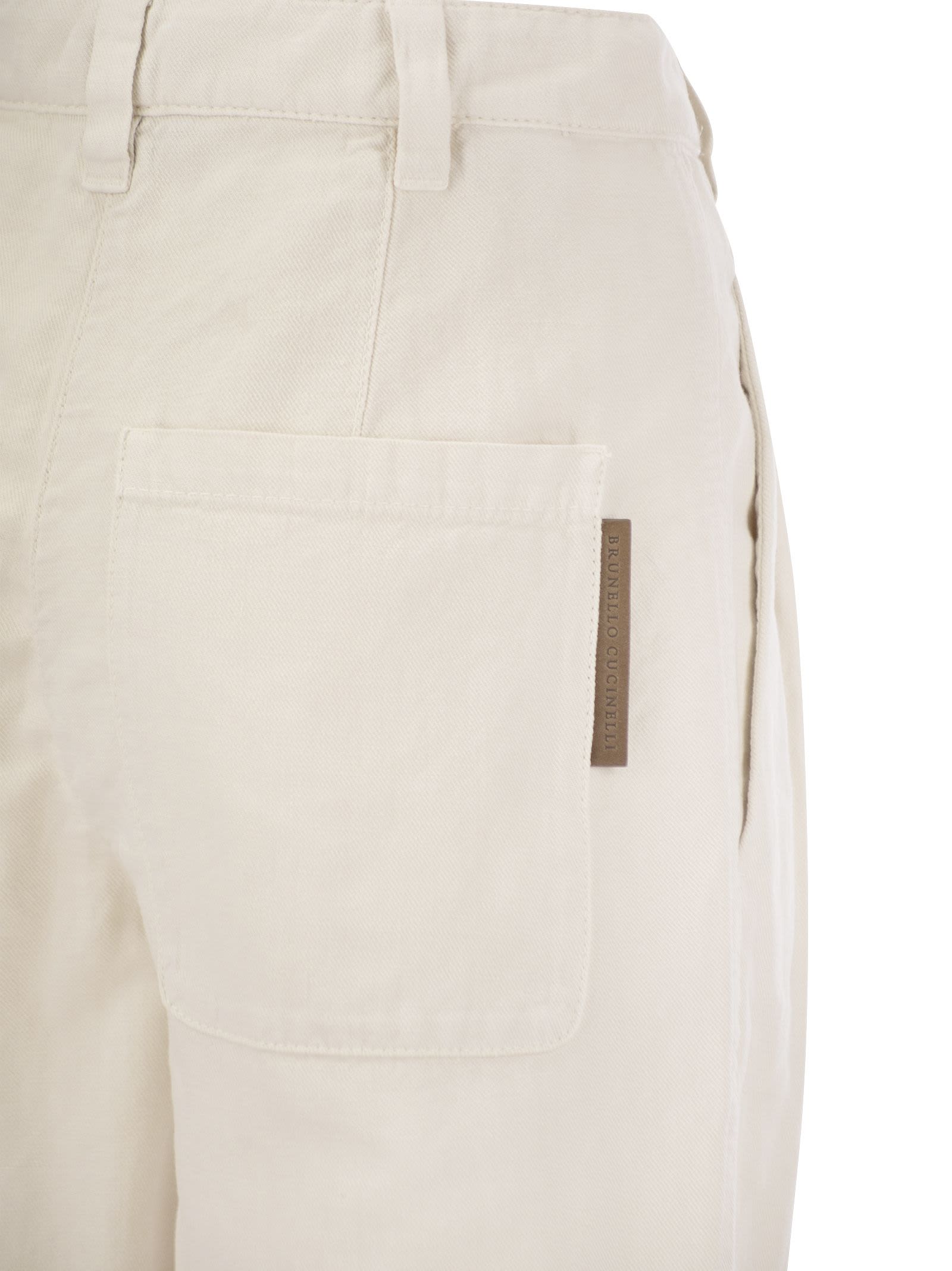 Shop Brunello Cucinelli Relaxed Trousers In Garment-dyed Cotton-linen Cover-up In Chalk