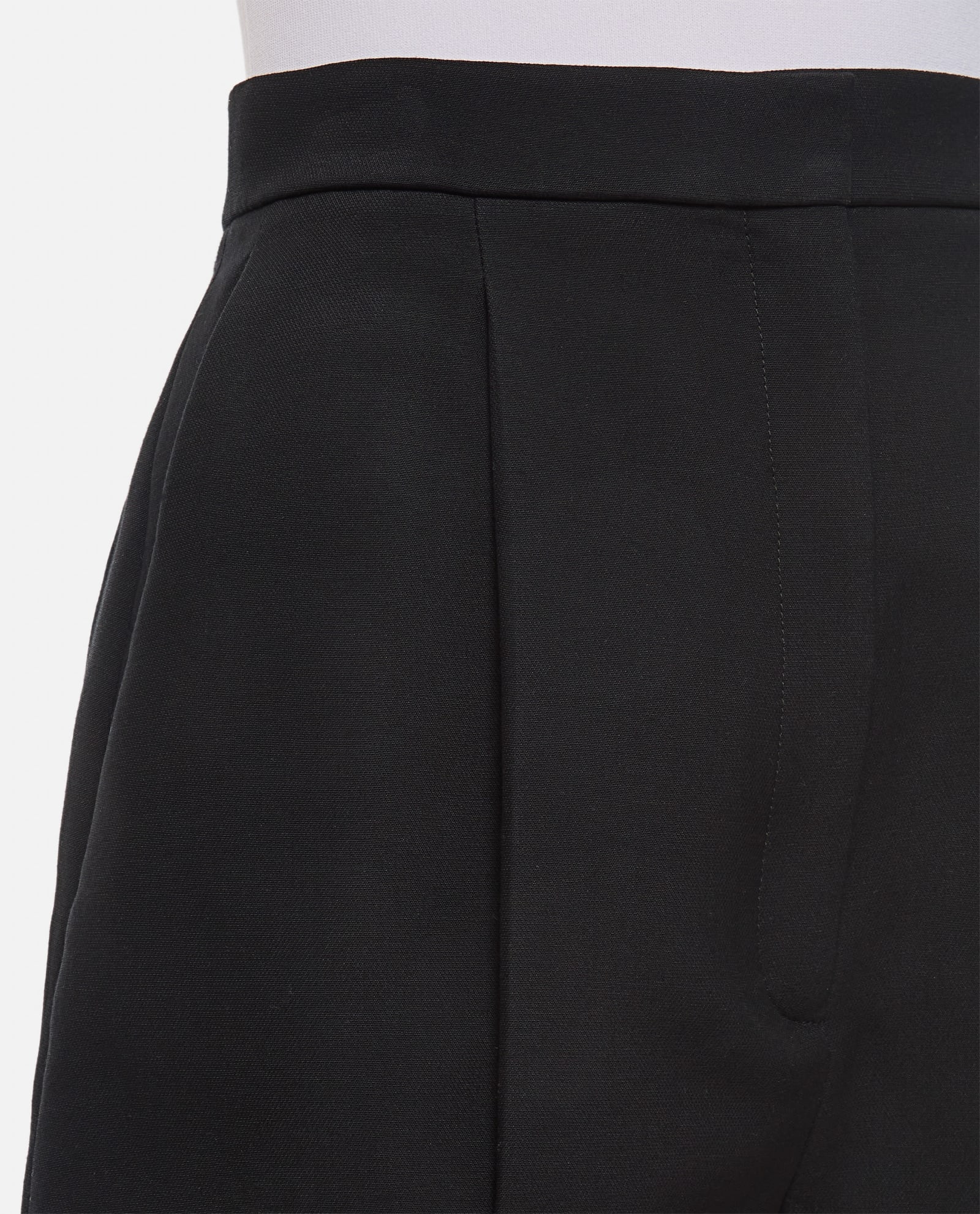 Shop Khaite Calman Shorts In Black