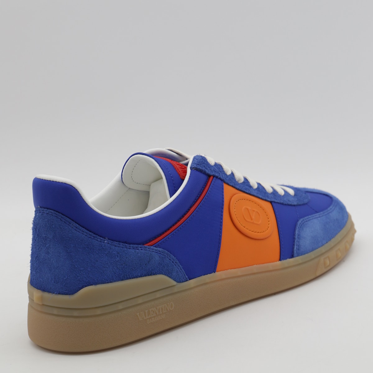Valentino Garavani Color-blocked Sneakers With Rockstud Detailing In Blue