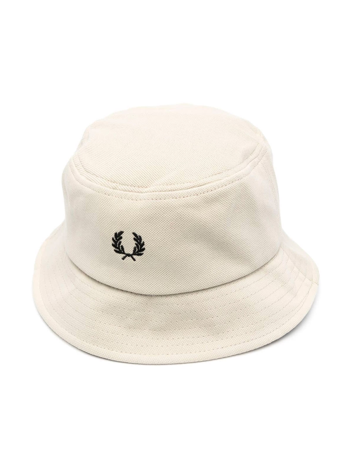 Fred Perry Logo刺绣渔夫帽 In Light Oyster