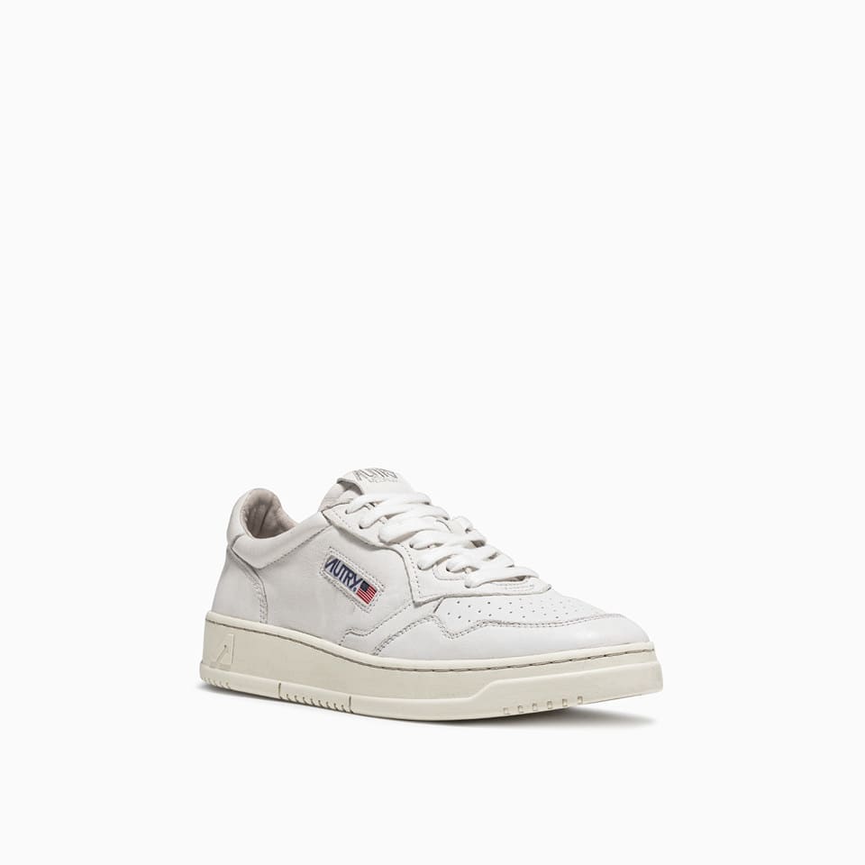 Shop Autry 01 Low Aulm Sneakers Gg04 In White