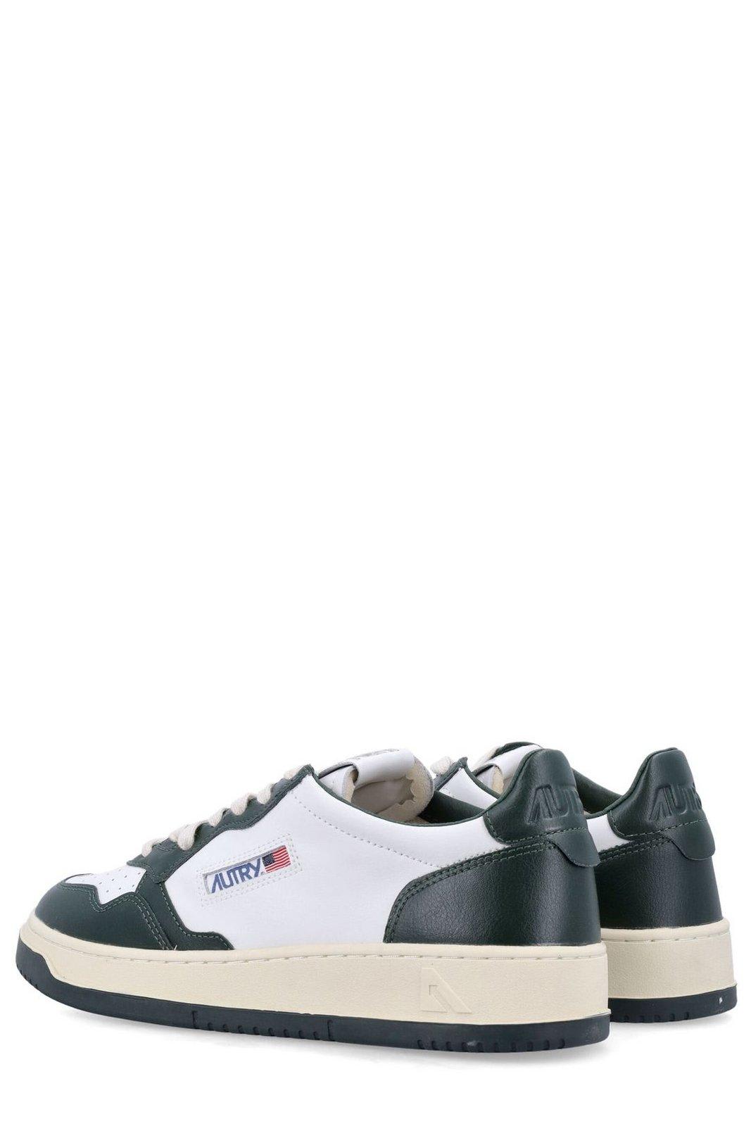 Shop Autry Medalist Low Bicolor Sneakers In Bianco Verde