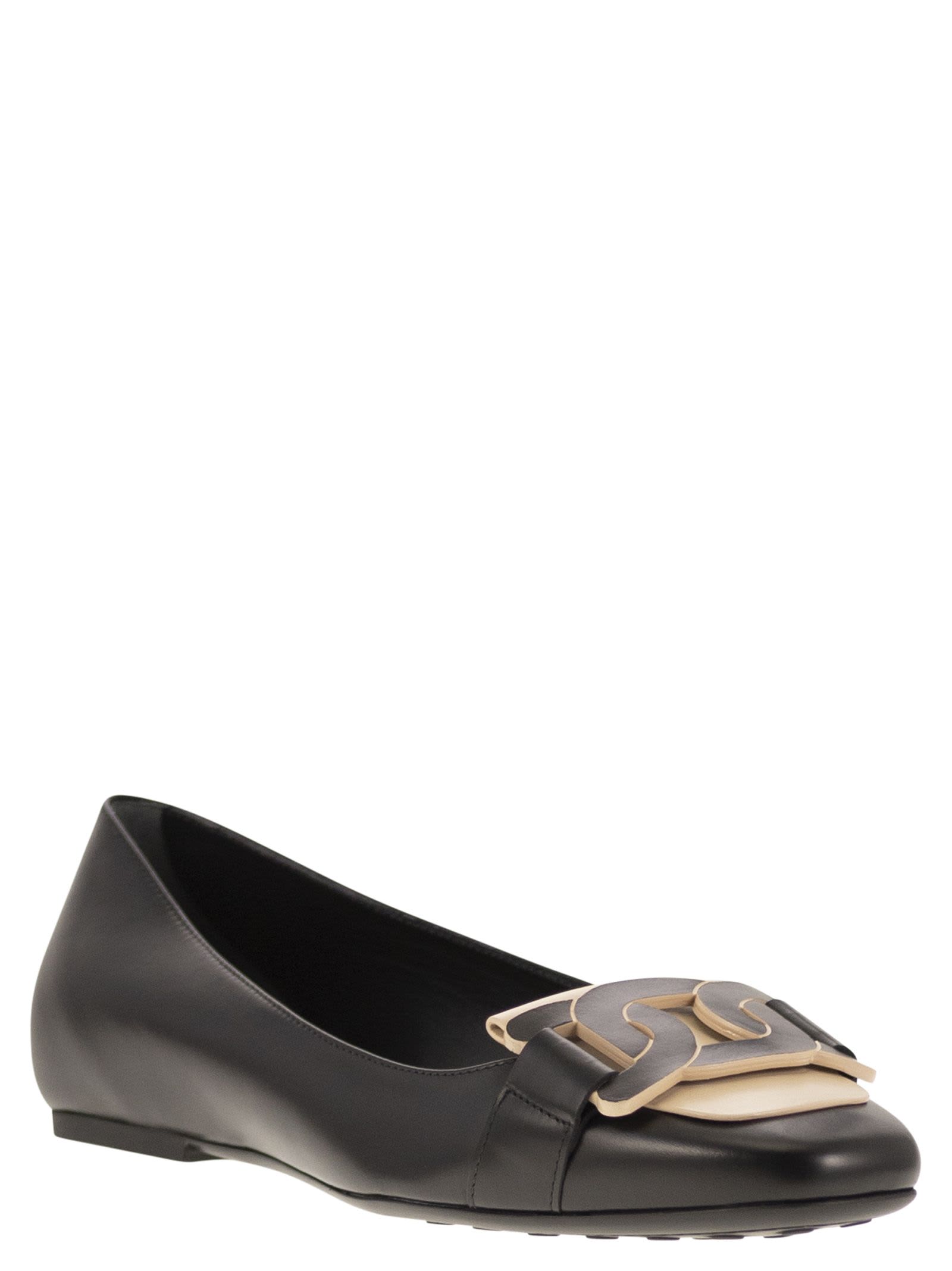 Shop Tod's Leather Ballerina With Chain In Black