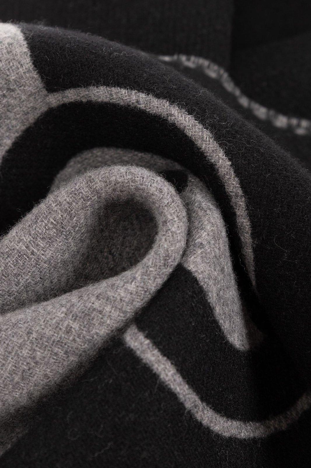 Shop Gucci Interlocking G Intarsia Scarf In Grey