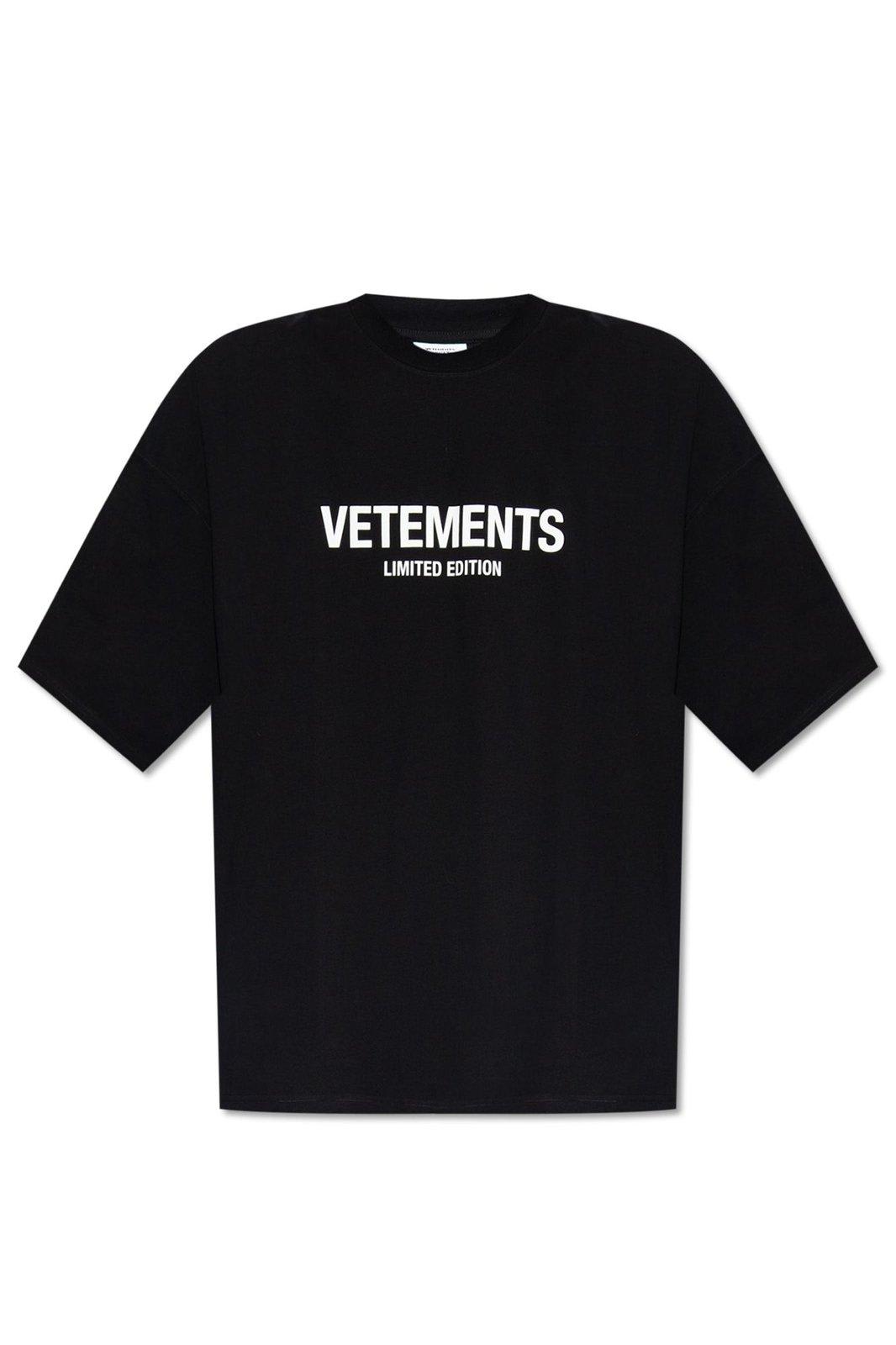VETEMENTS Logo Printed Crewneck T-shirt
