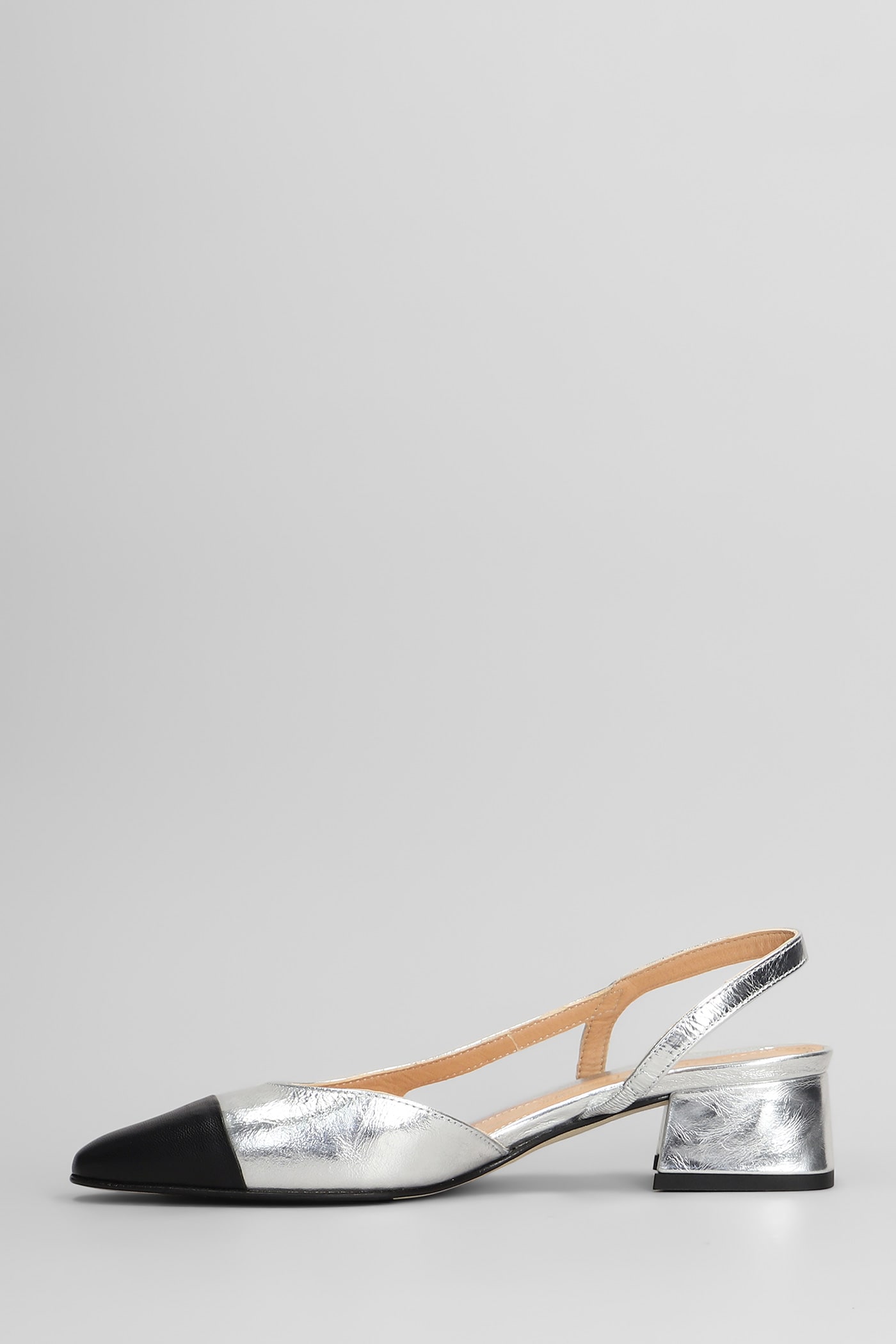 Julie Dee Pumps In Platinum Leather In Silver
