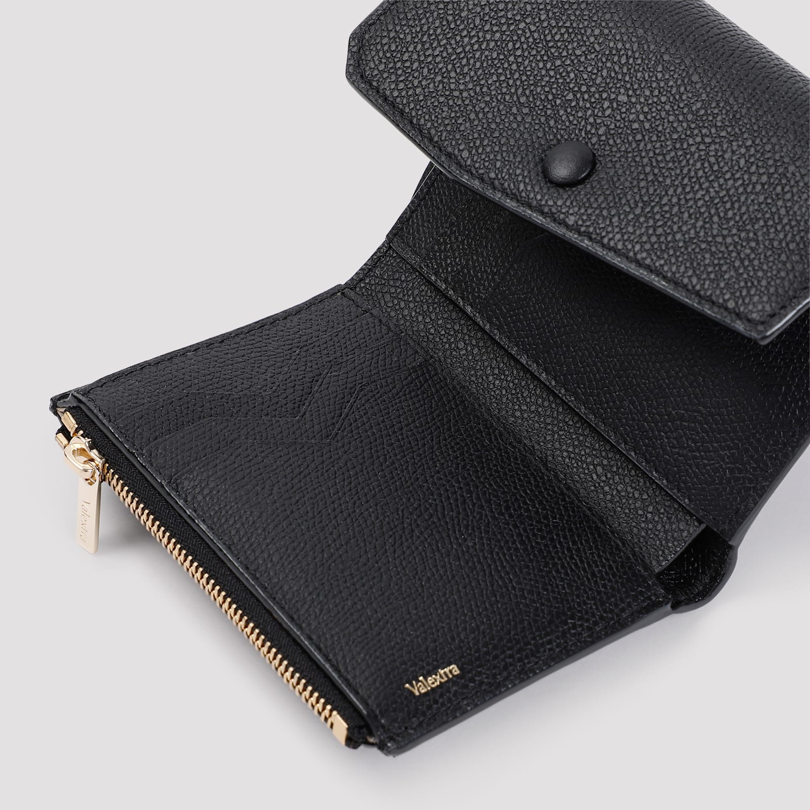 Shop Valextra 6 Pockets Wallet In Nn Nero