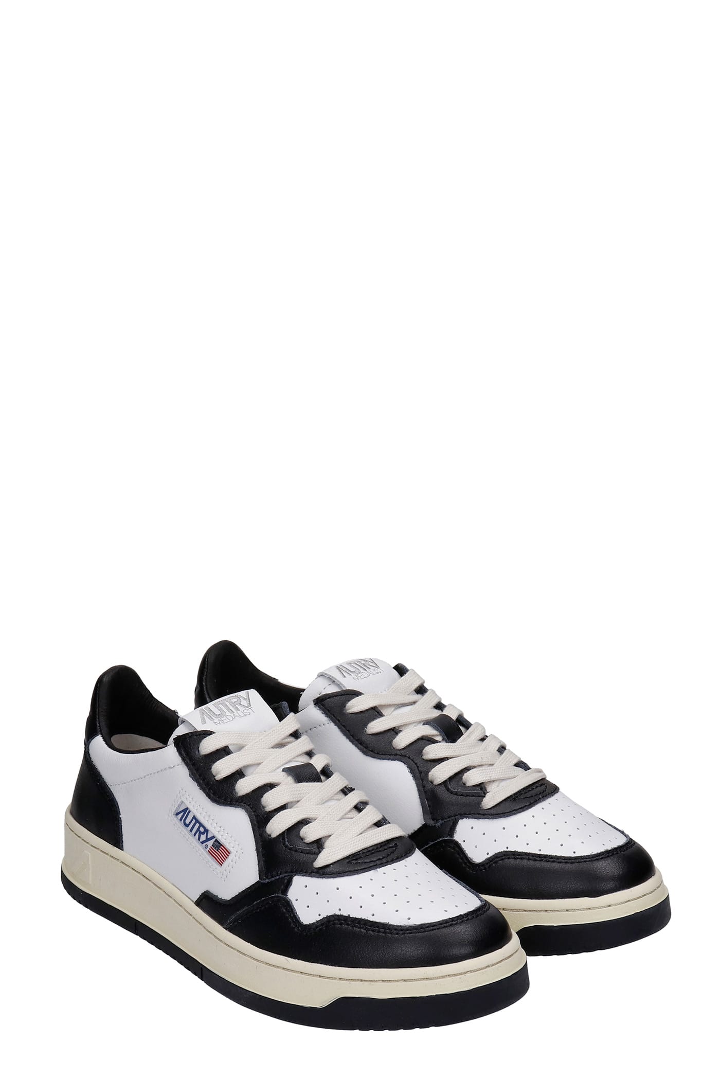 Shop Autry 01 Sneakers In White Leather In White/black