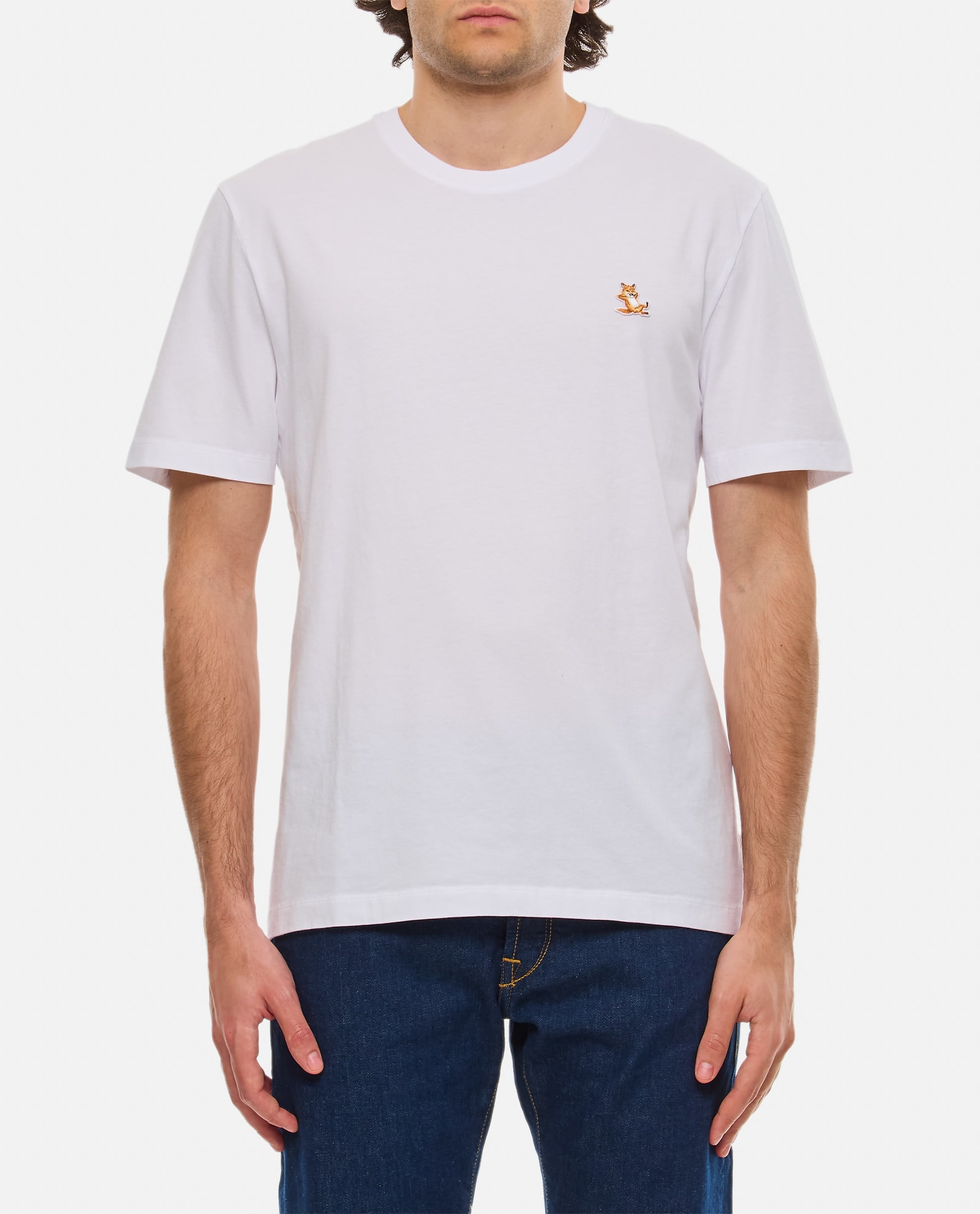 Shop Maison Kitsuné T-shirt Regolare Con Patch Chillax Fox In White