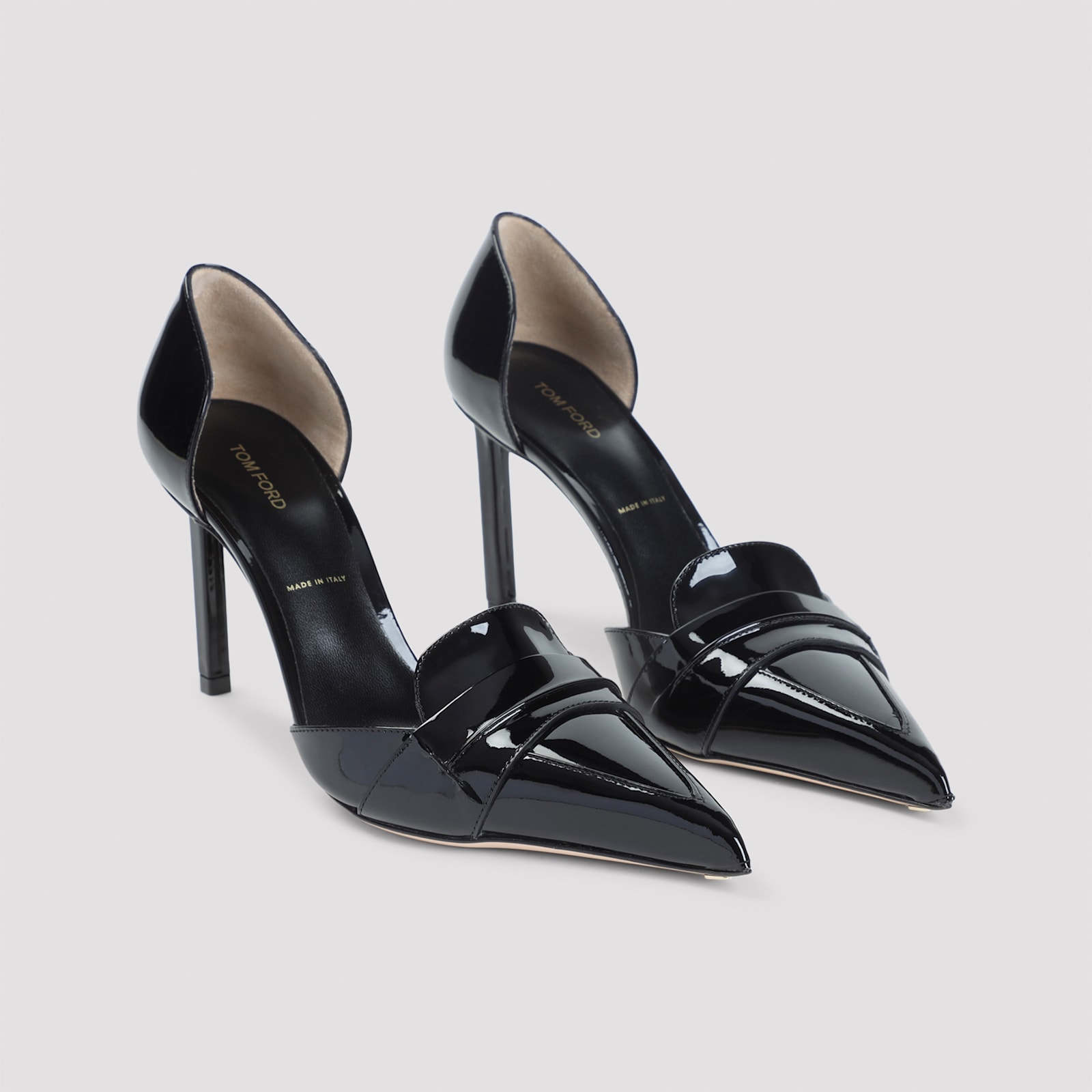Tom Ford Stylish Pointed Toe Patent Finish Pumps In Black