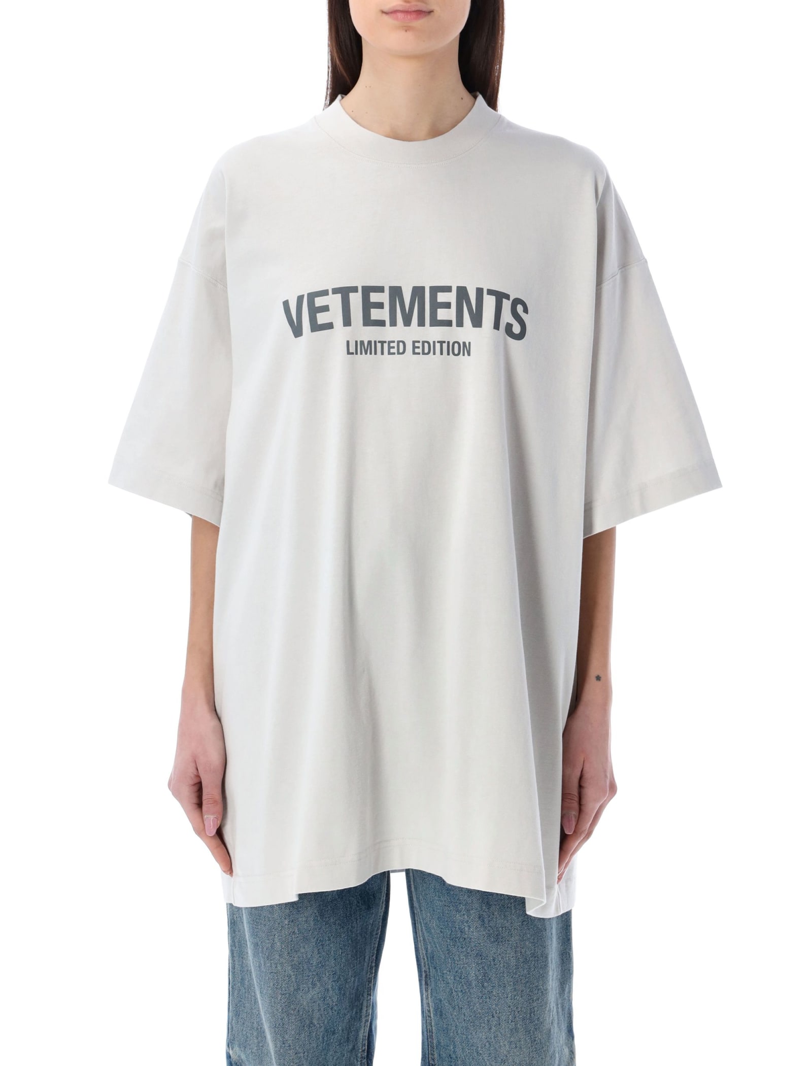 VETEMENTS Logo Limited Edition T-shirt