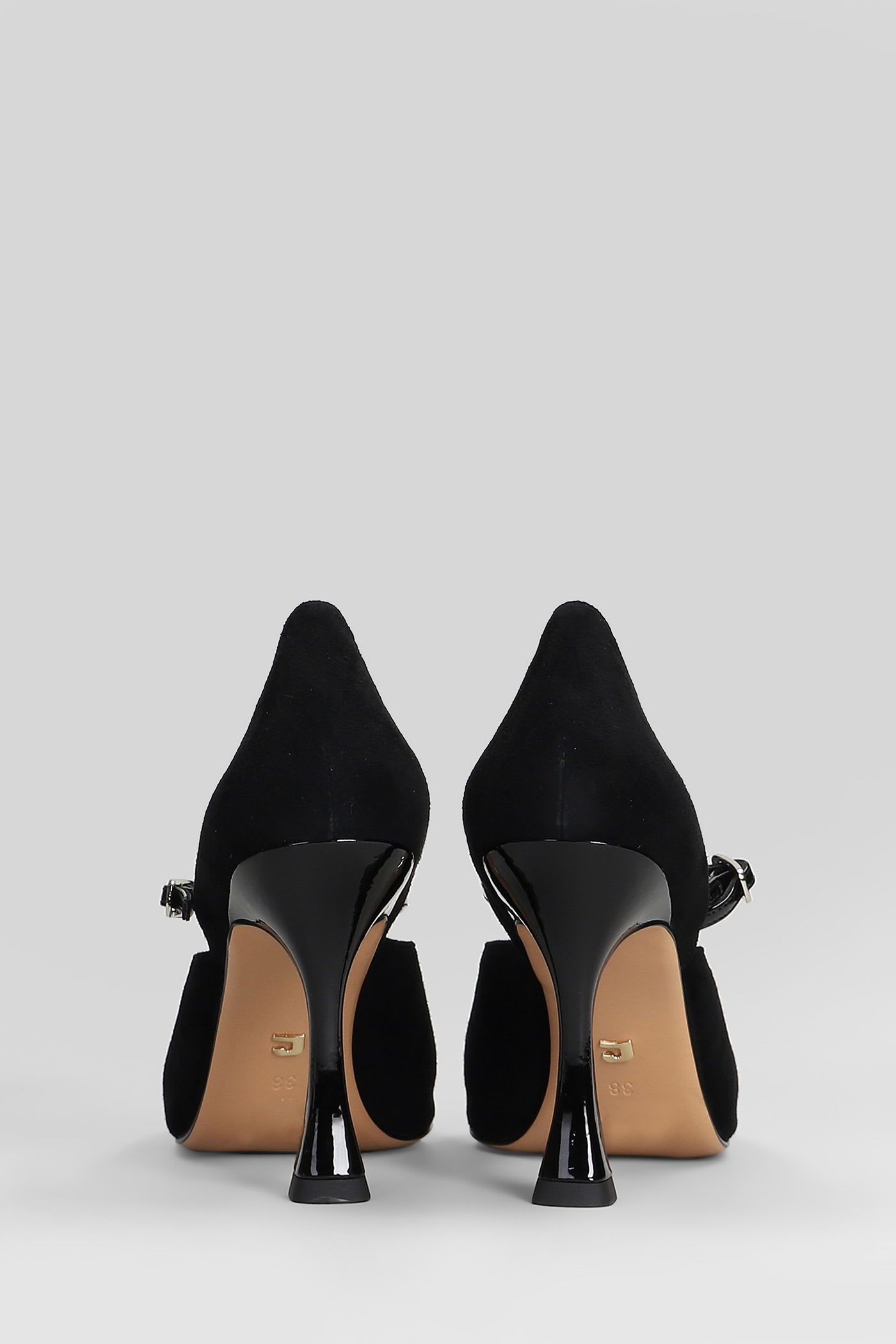 Lola Cruz Pumps In Black Suede In Black
