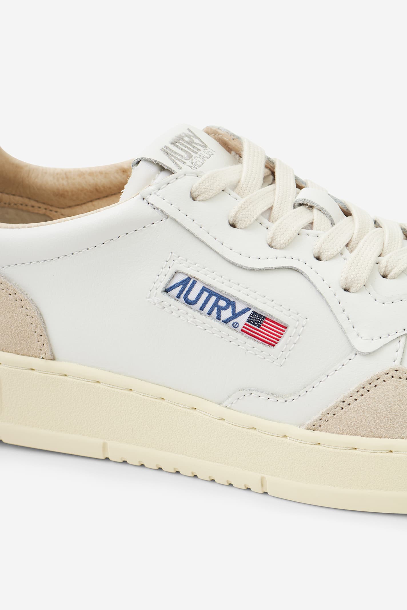 Autry 01 Low Sneakers In White