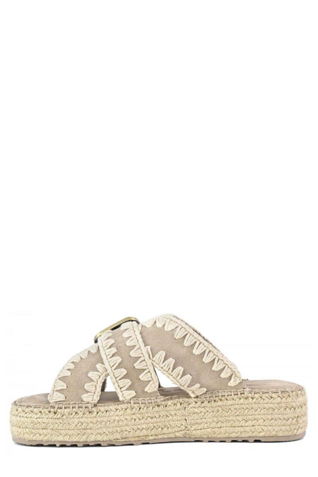 MOU CROSSOVER STRAPPED SANDALS 