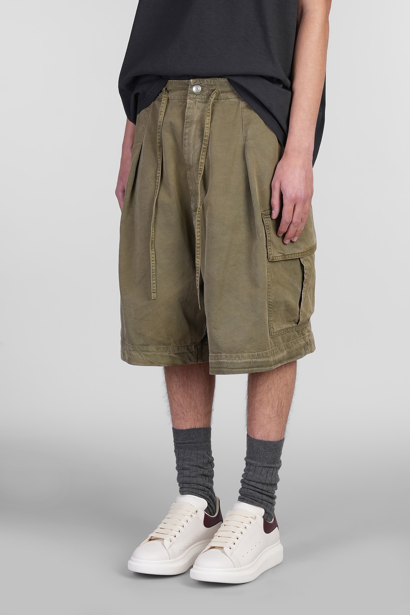 Alexander Mcqueen Cargo Pocket Drawstring Waist Shorts In Khaki Green
