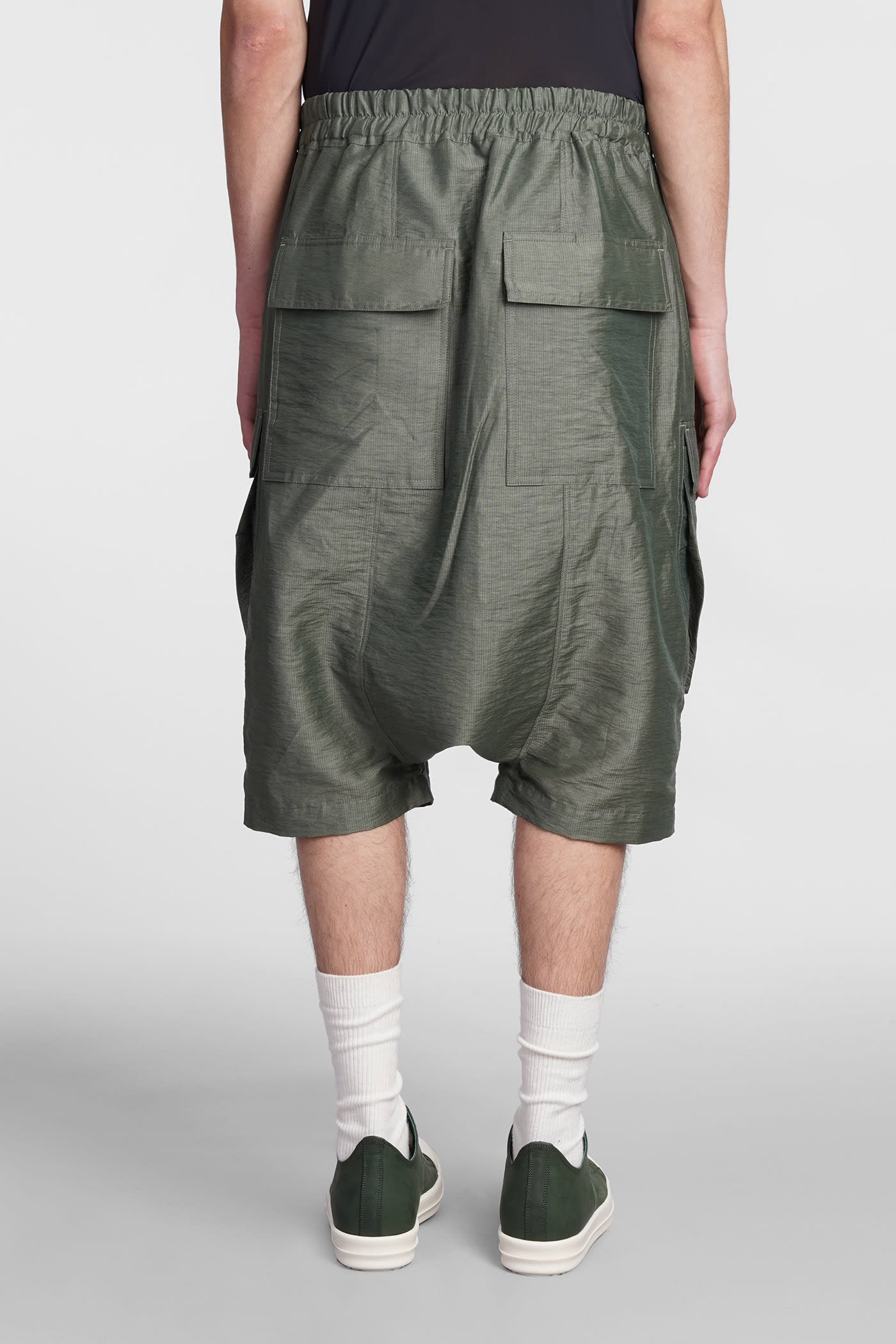 Cargo Pods Shorts In Green Linen In Grey