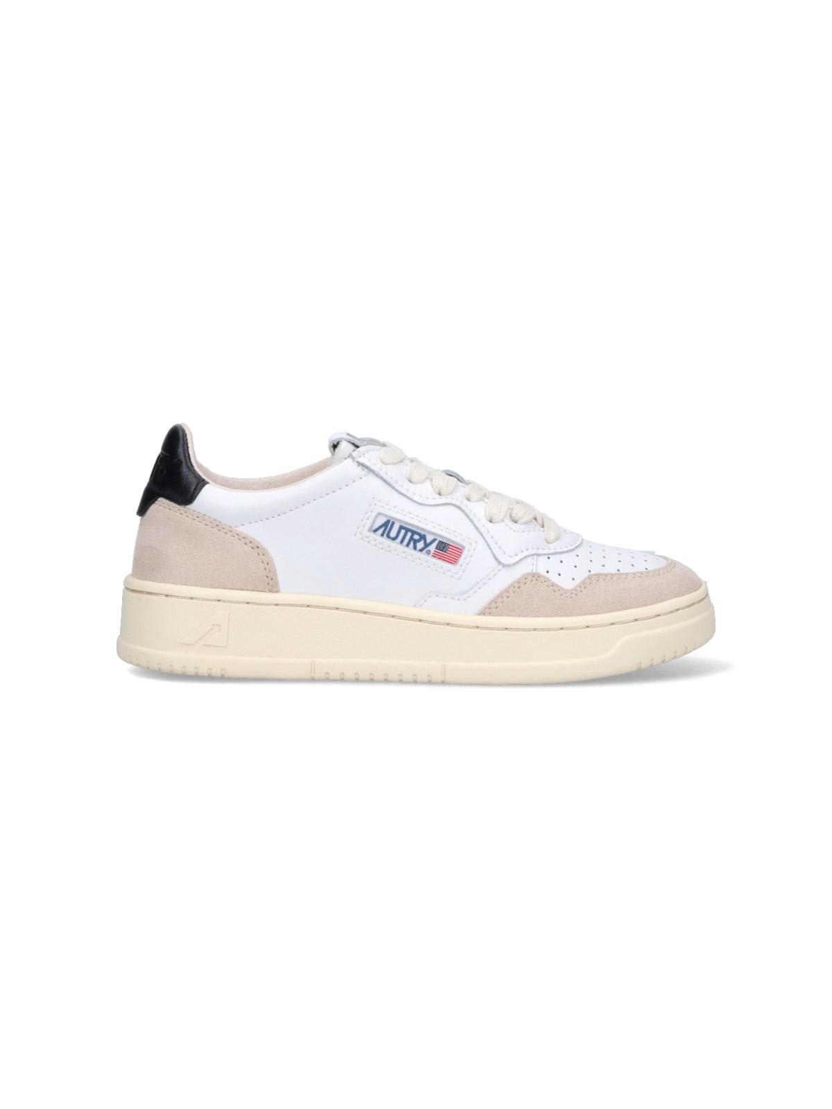 Shop Autry Low Medalist 01 Sneakers In White