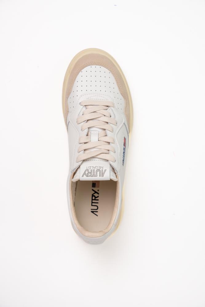 Shop Autry Medalist Low Sneakers In White Leather And Suede In Leat/suede White