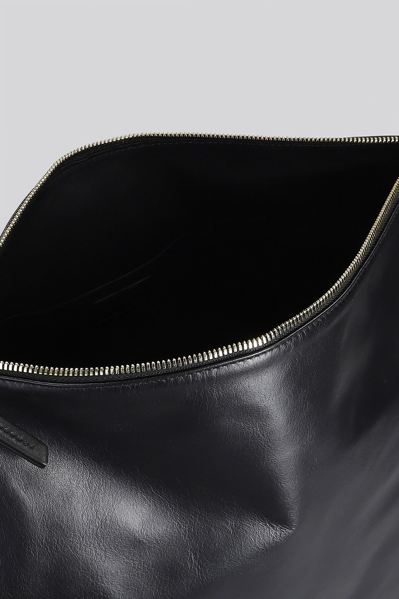 Apc Vera Maxi Shoulder Bag In Black Leather In Black