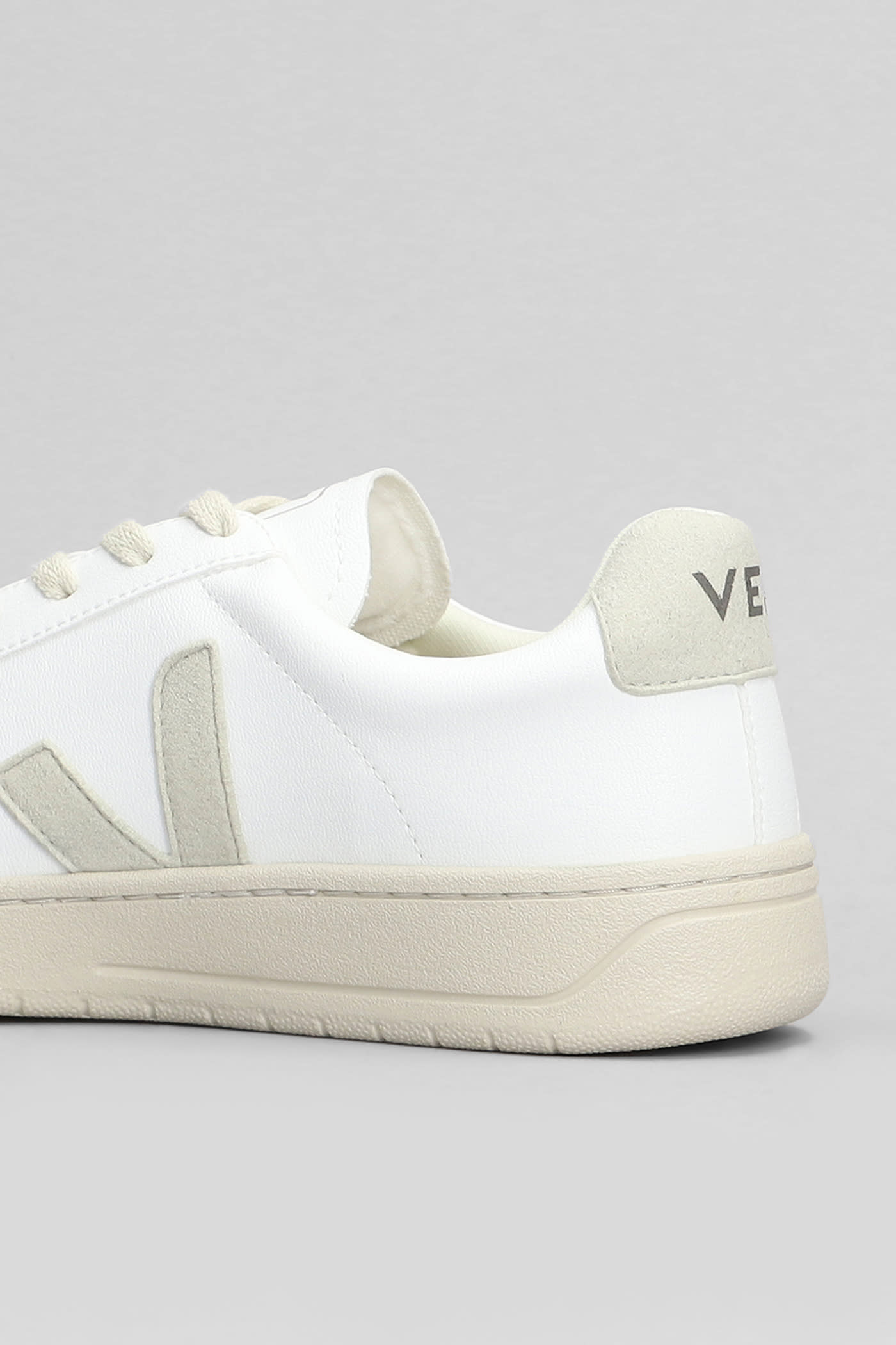 Veja Urca Cwl Sneakers In White