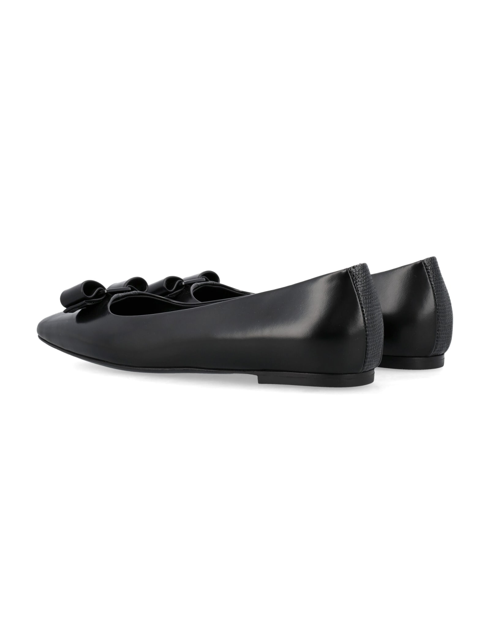 Shop Ferragamo Siwar Ballet Flats In Nero