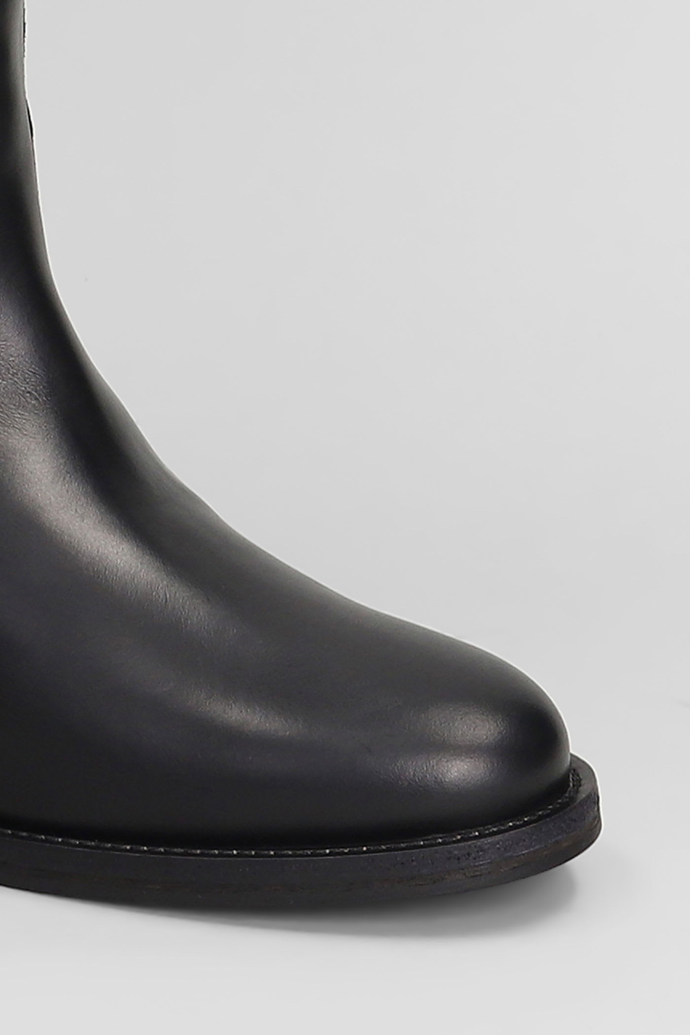 Via Roma 15 Split Boot With Pyramid Edges In Black