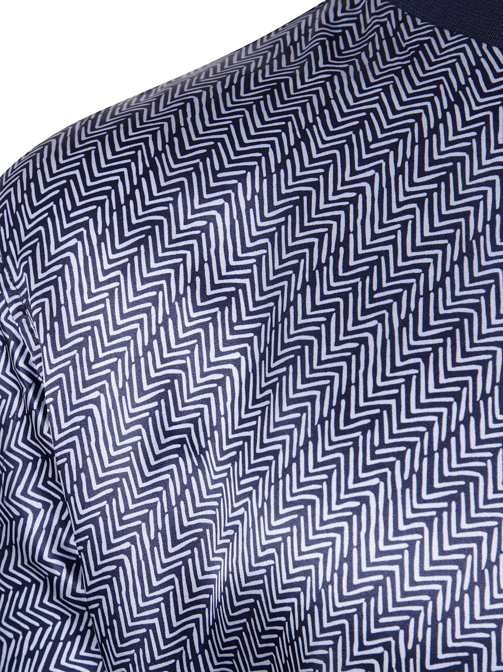 Giorgio Armani T-shirt Shirt In Chevron-print Silk In Black Iris