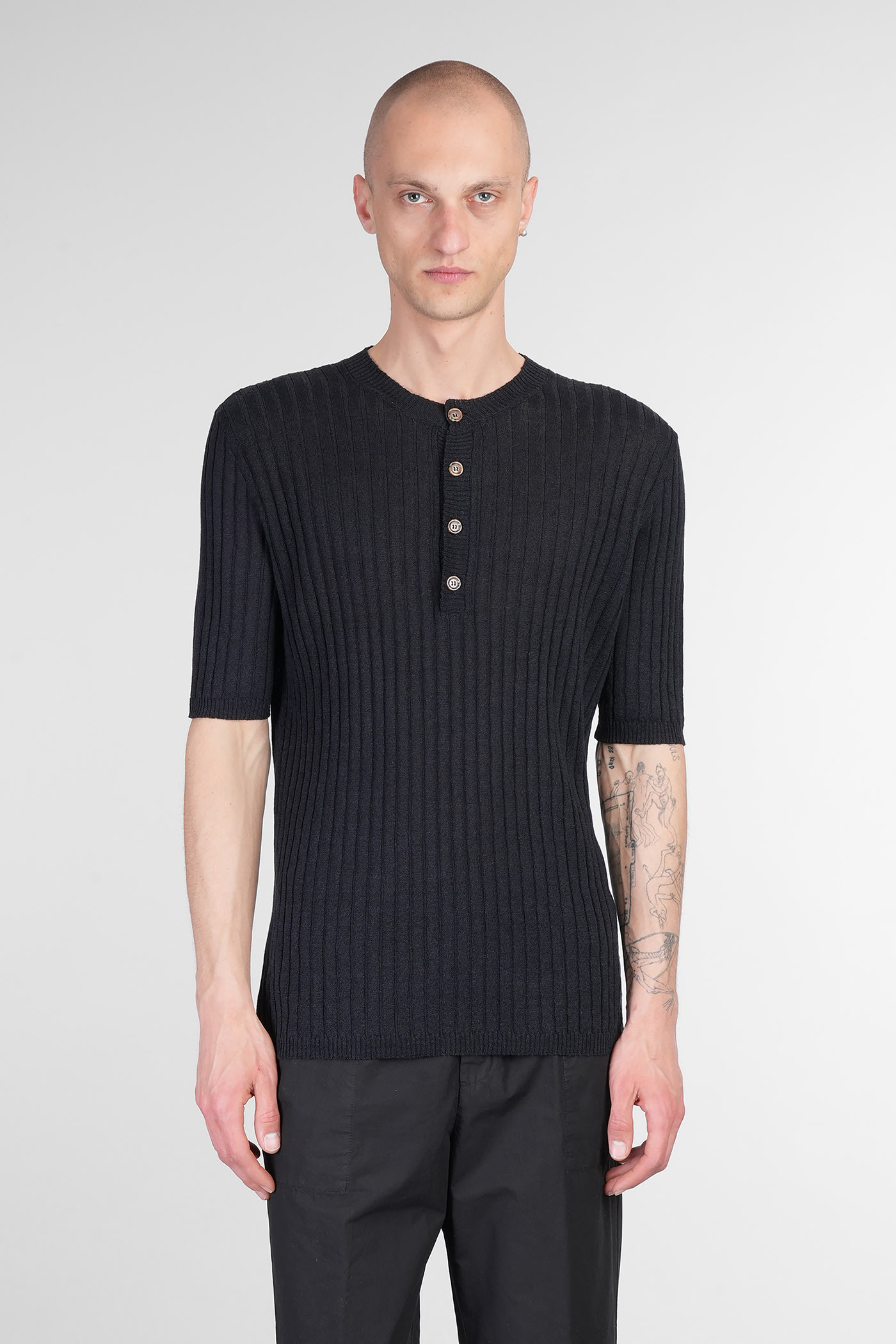 T-shirt In Black Linen