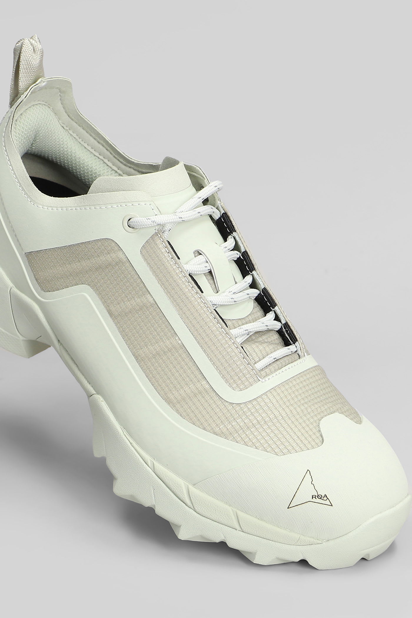 Roa Leather Detail Round Toe Sneakers In White