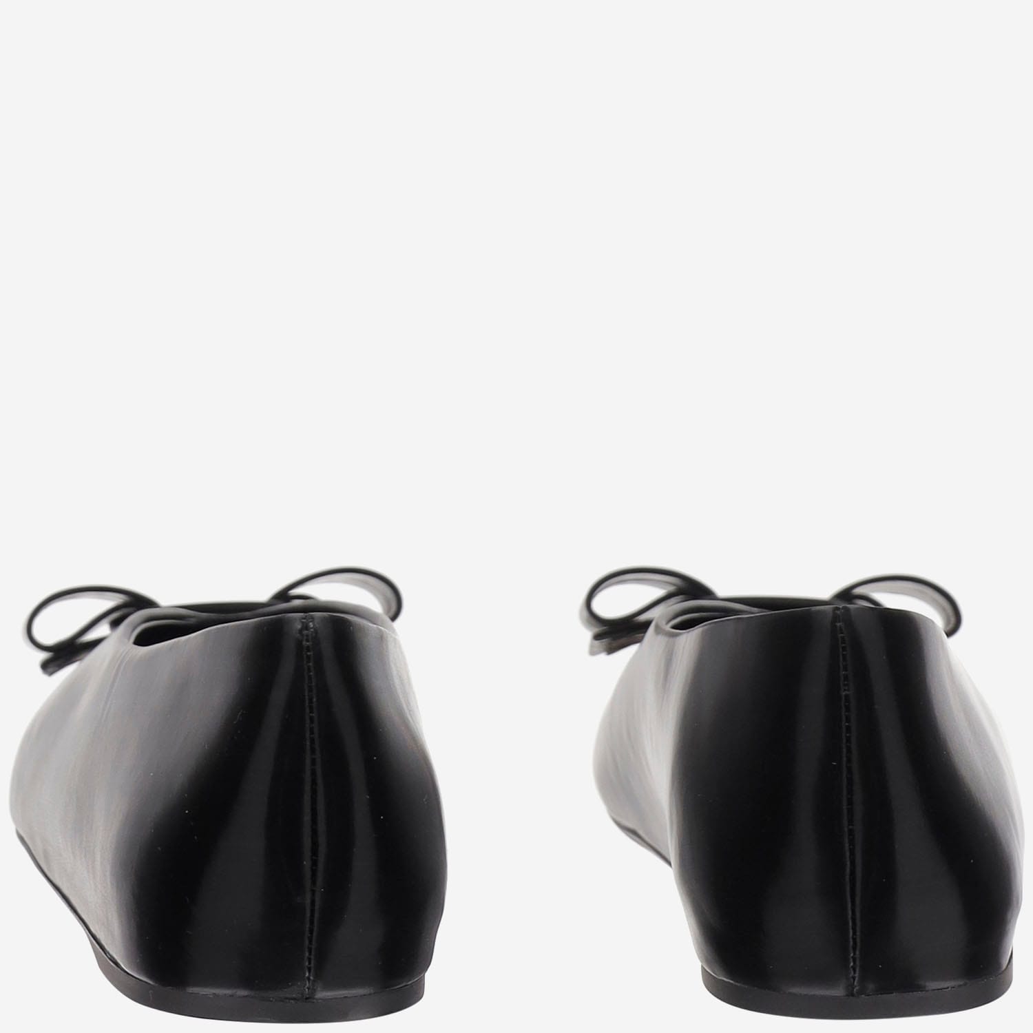 Ferragamo Leather Round Toe Ballerina Shoes With Bow Detail In Black