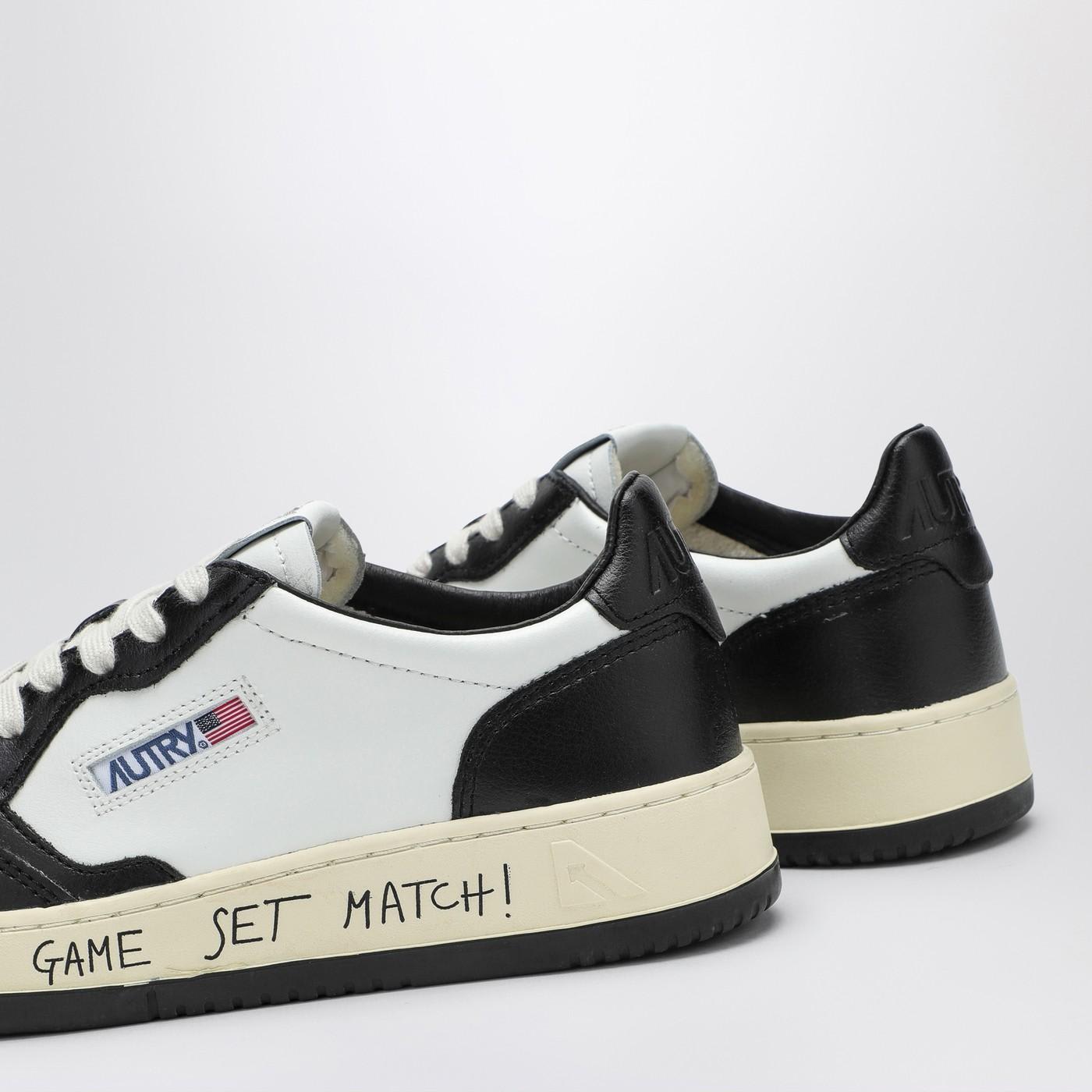 Shop Autry Medalist Trainer In White\/black Leather In Multicolour