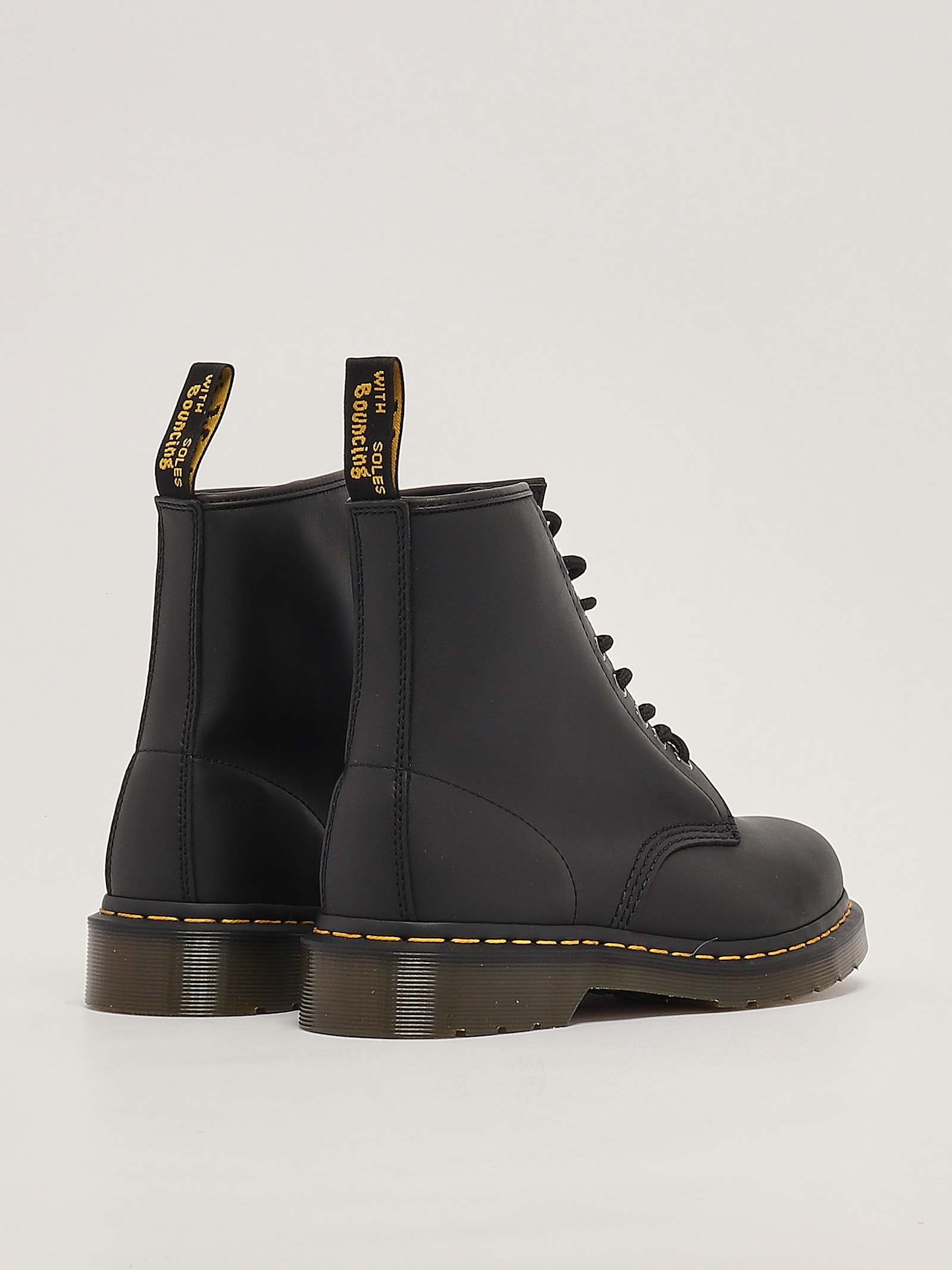 Shop Dr. Martens' Stivali Stringati In Nappa Boots In Nero